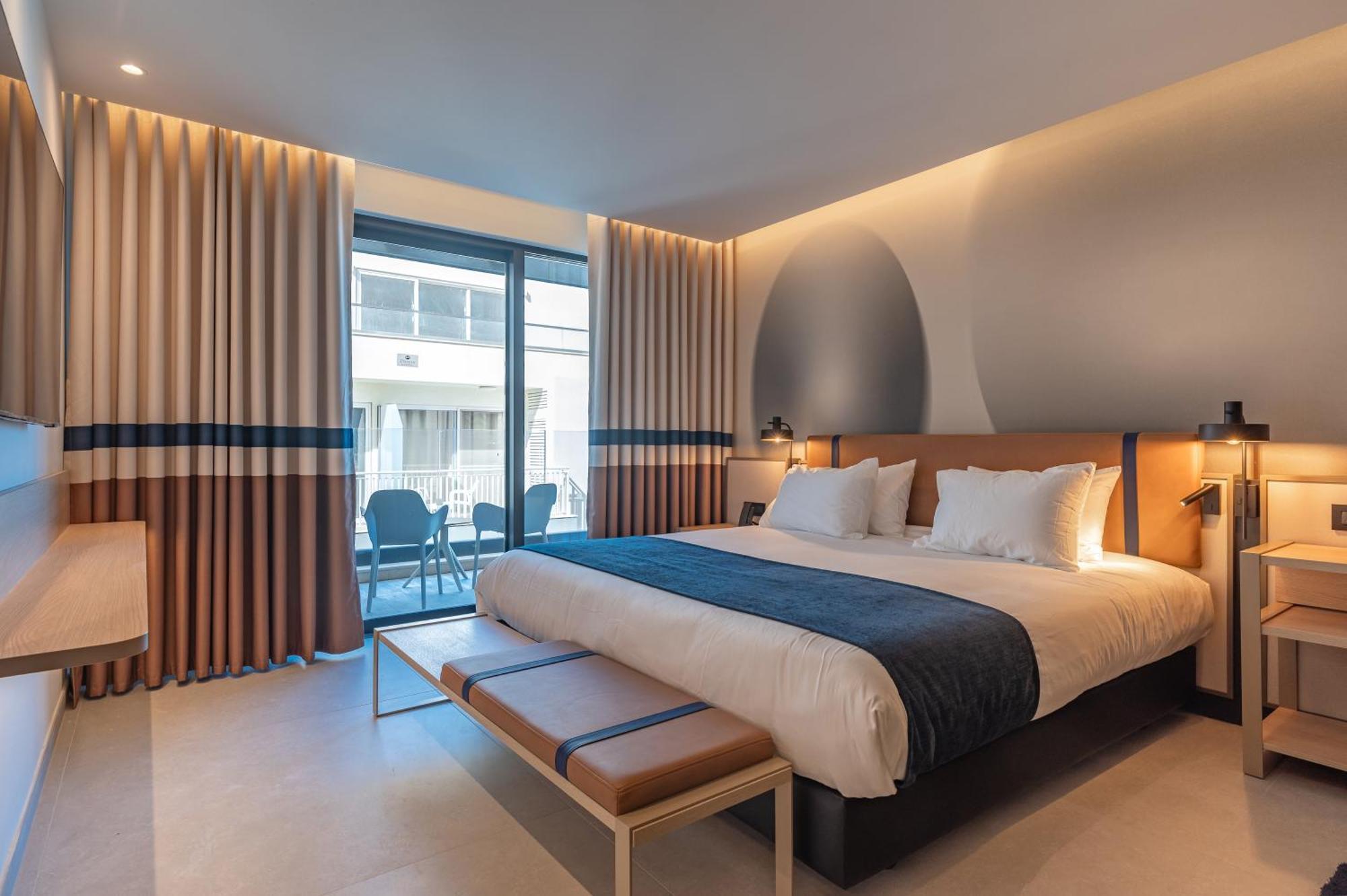 Deluxe Room Roll Shower Balcony Disability Access