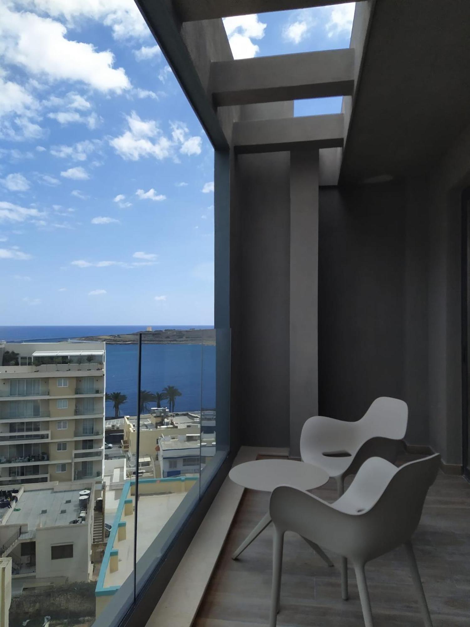 Junior Suite Balcony & Side Sea View