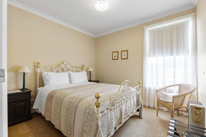 Twin Room with Shared Bathroom