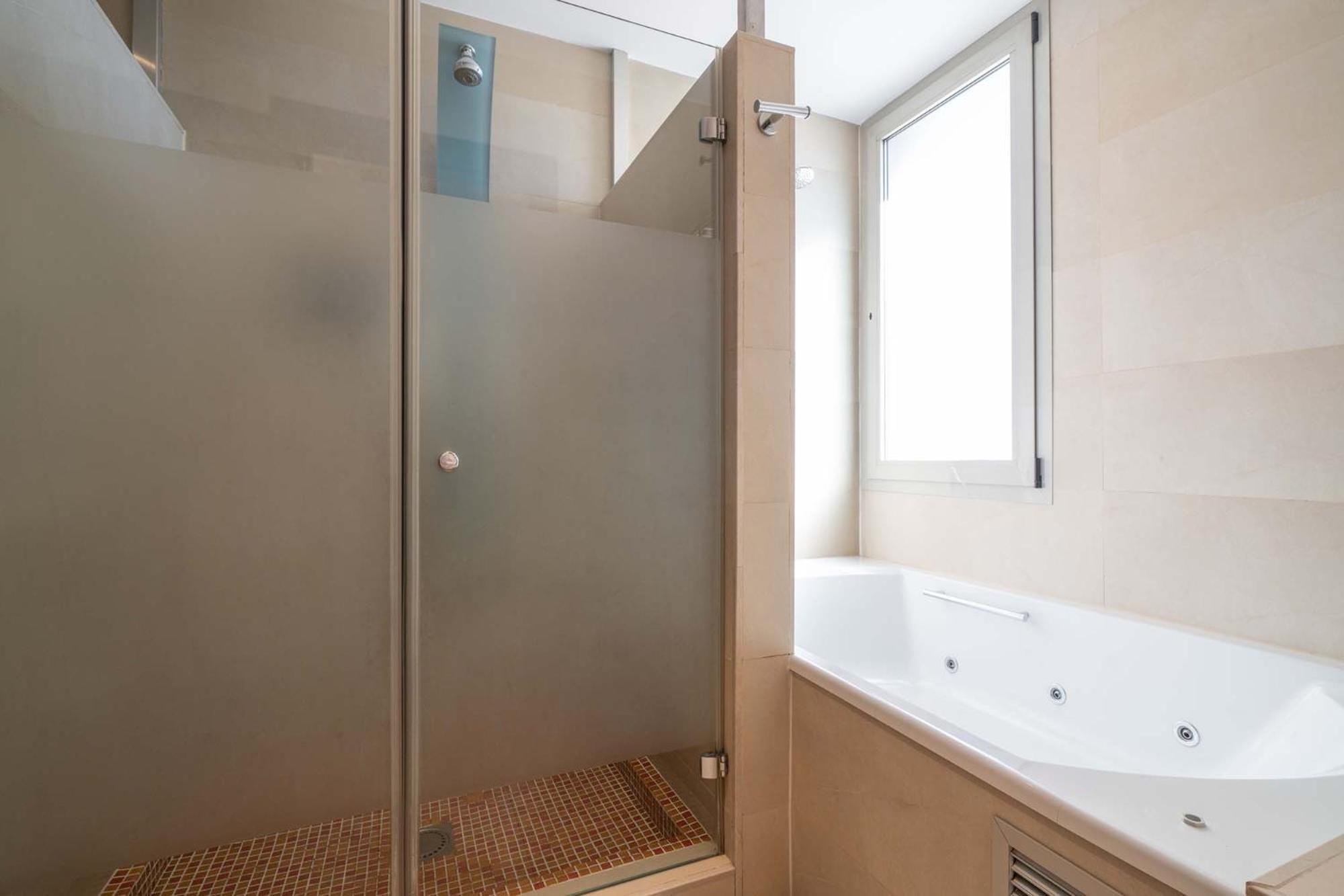Junior Suite (2 Adults + 2 Children)