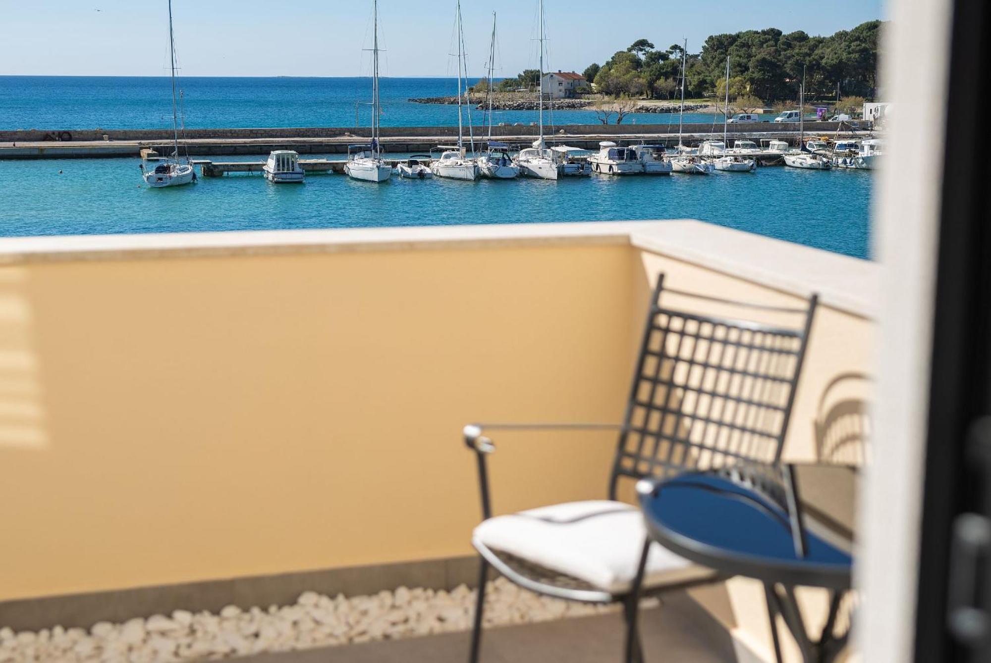 Deluxe Suite with Sea View