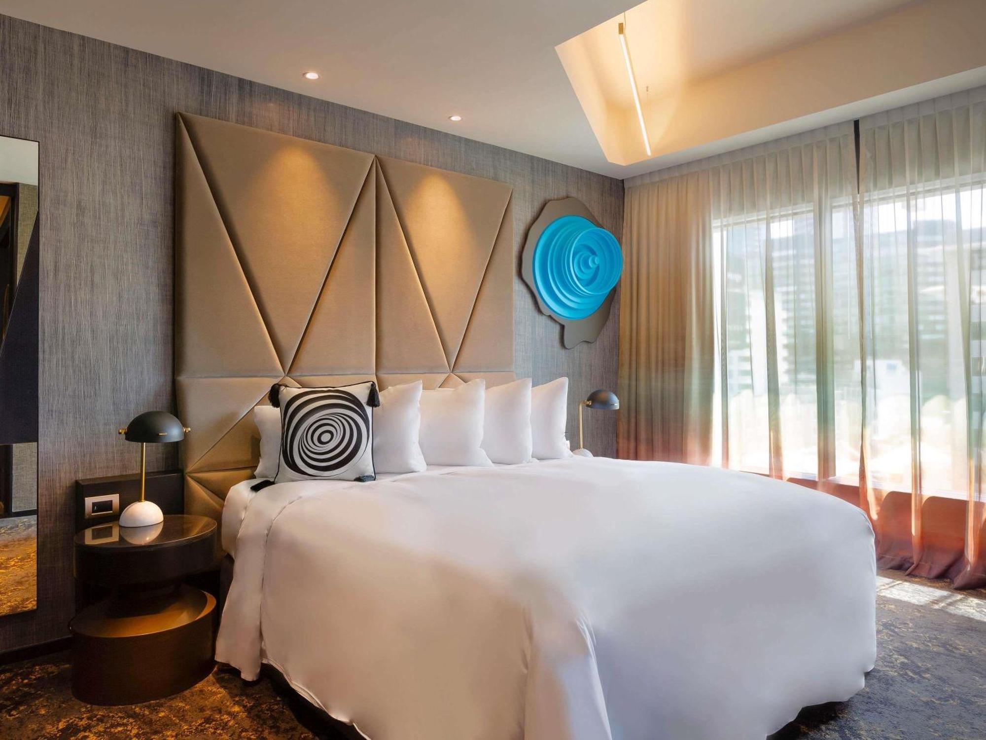 Loft King Suite Club Signature Access