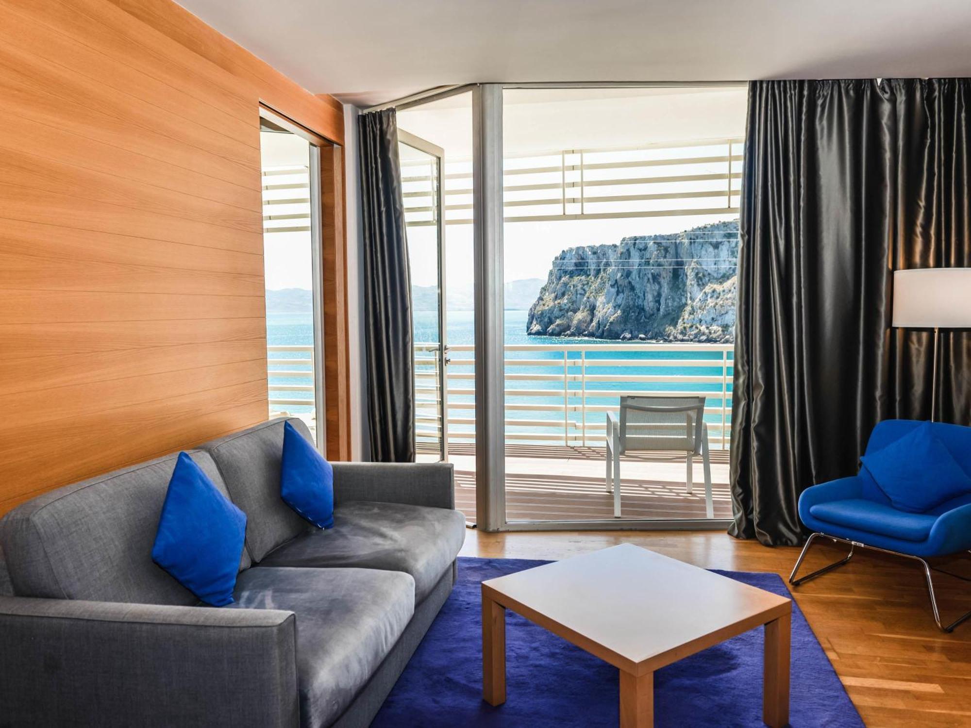 Deluxe Suite aan de Oceaanzijde met een Tweepersoonsbed en een Balkon