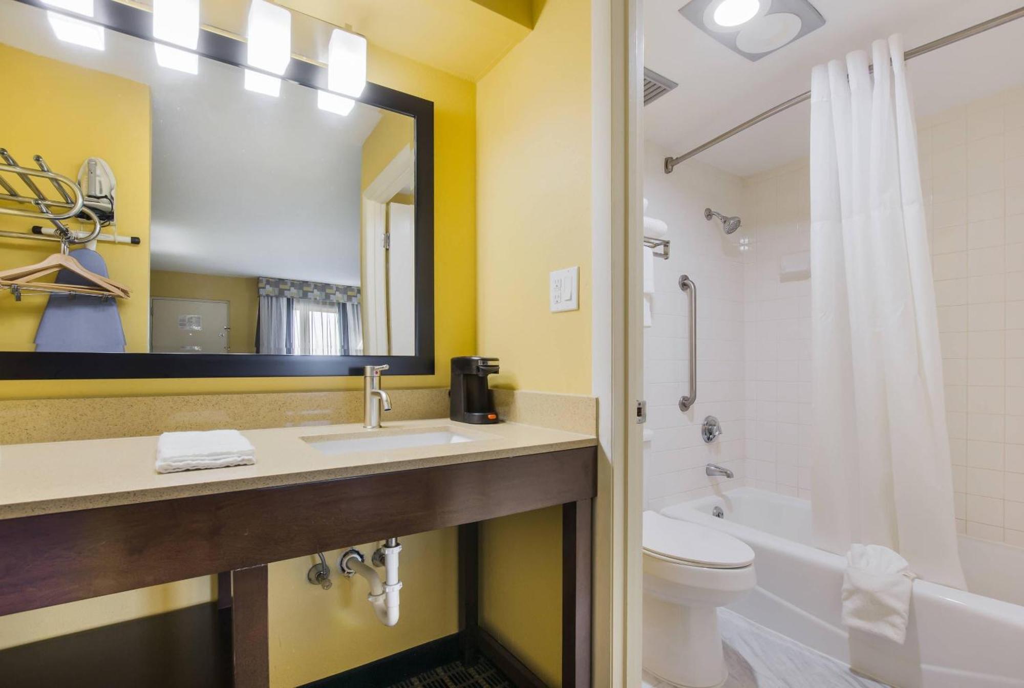 King Room - Disability Access/Non-Smoking