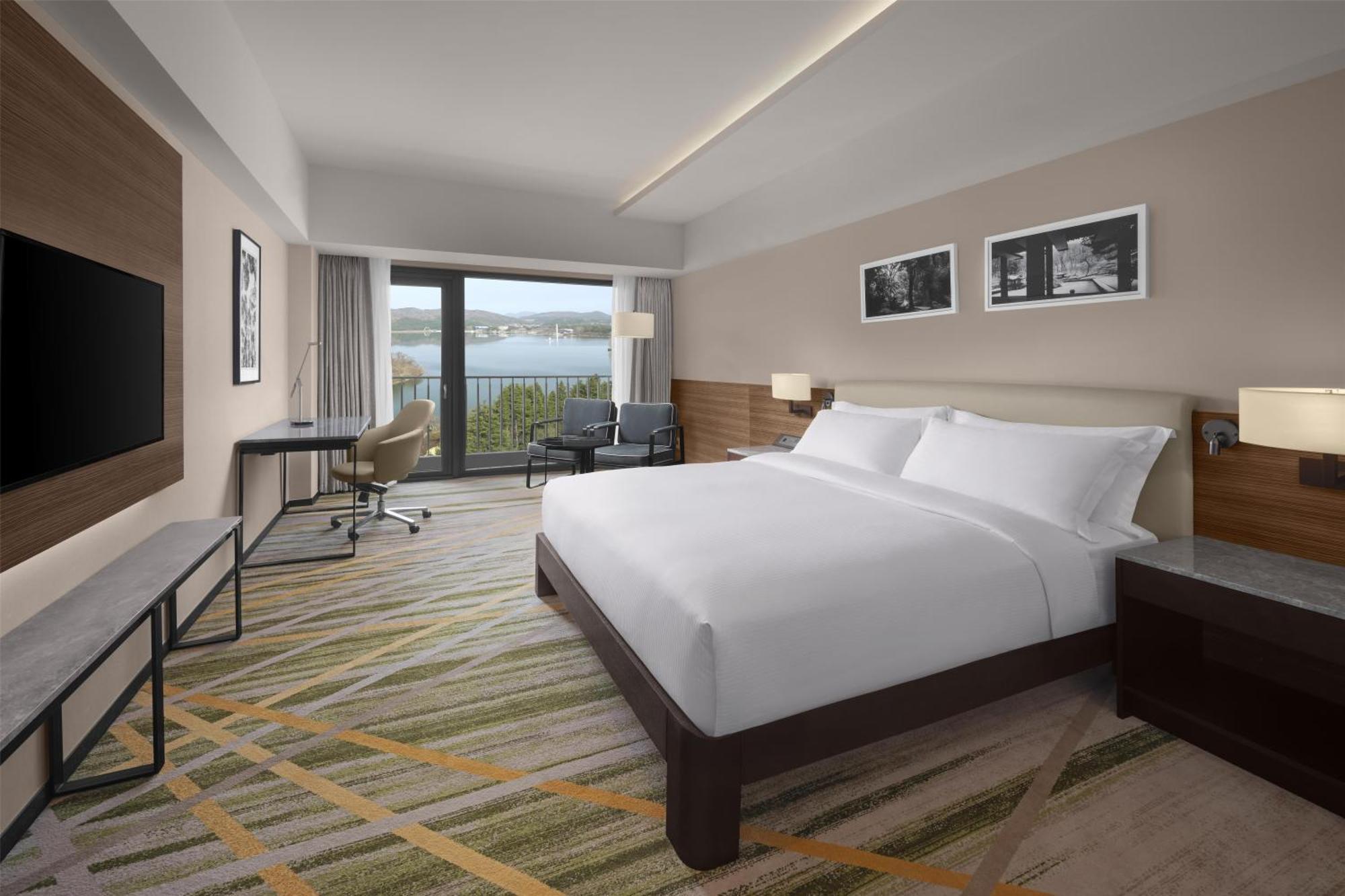 Premium King Room