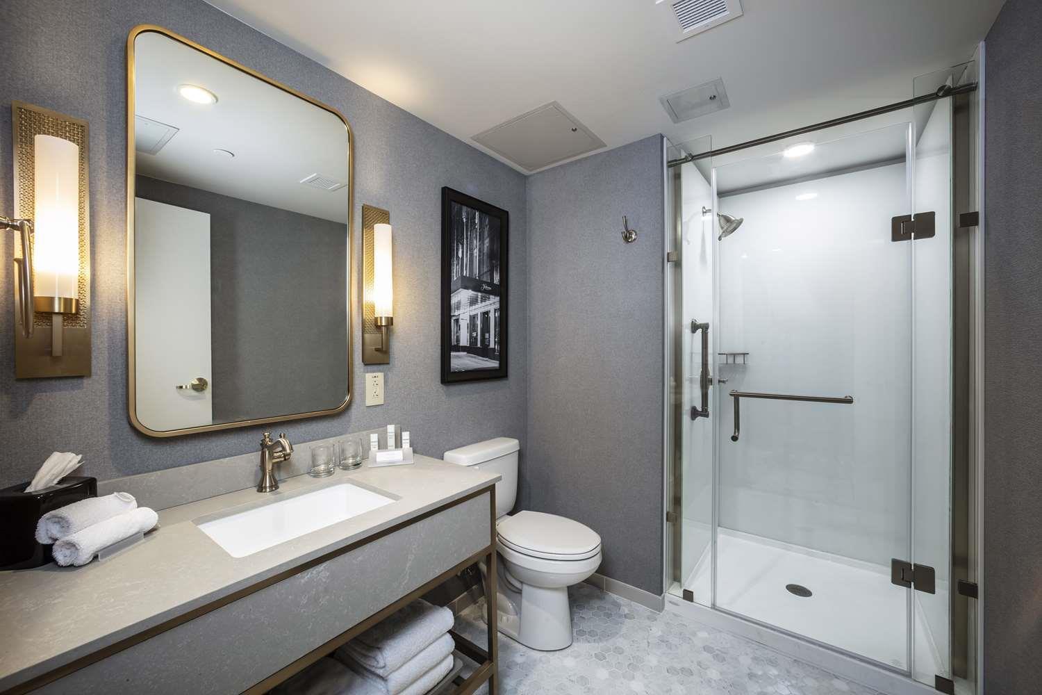 Corner King Room