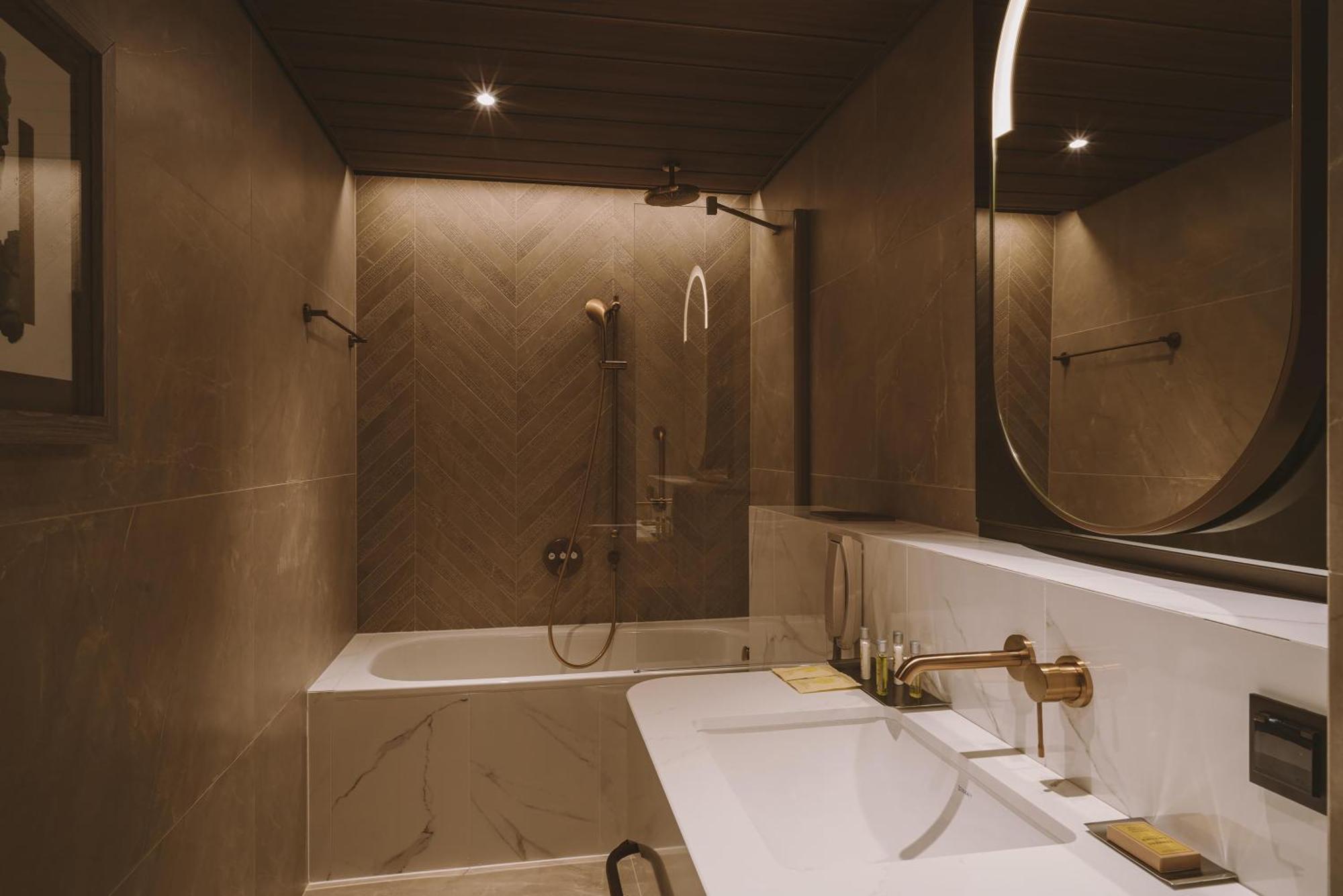 One-Bedroom King Suite with Baltic Sea View
