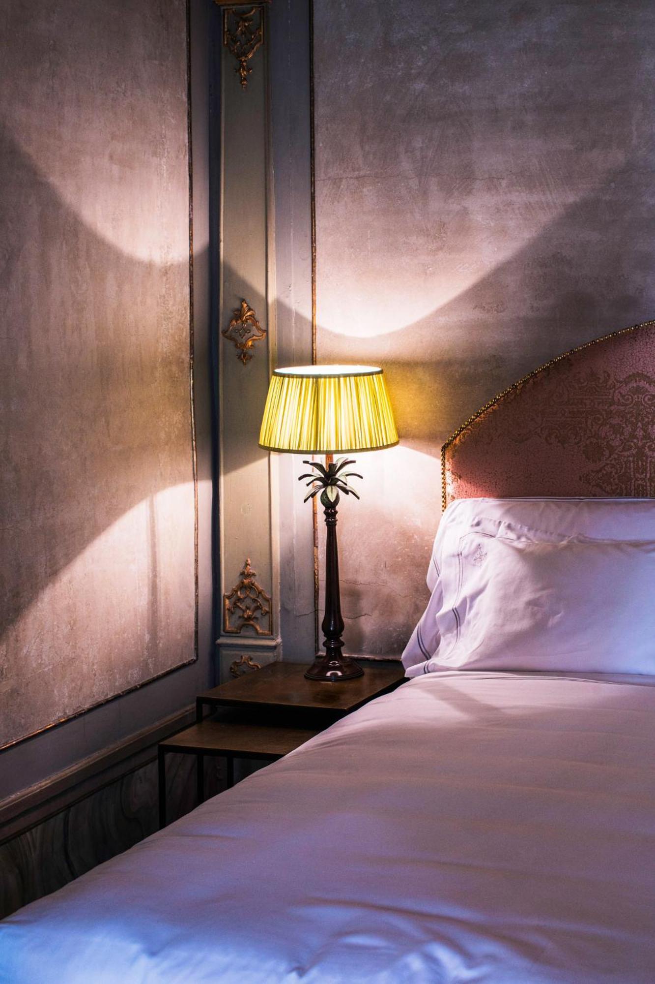 Deluxe Queen Suite