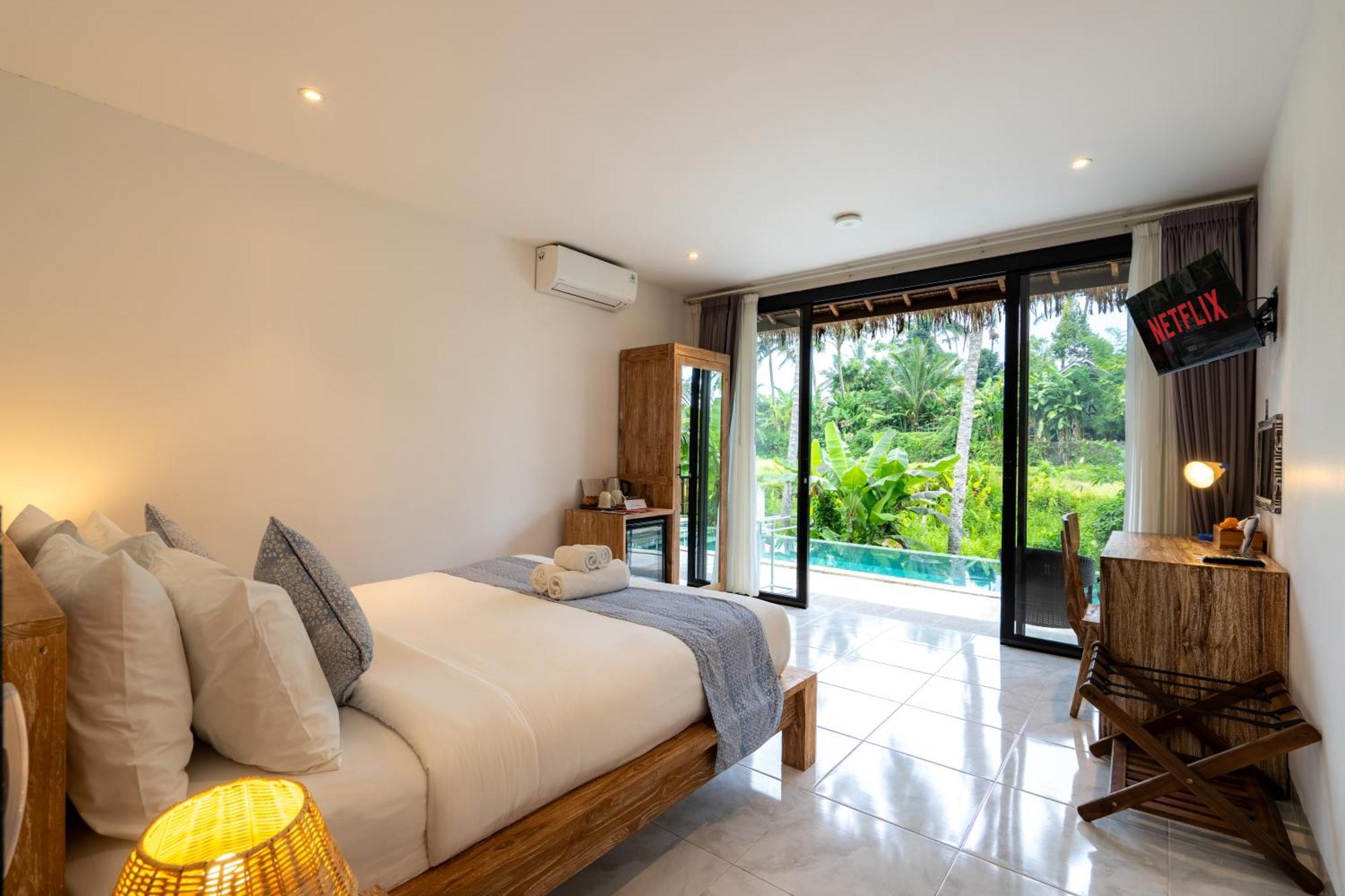 Queen Room with Pool View