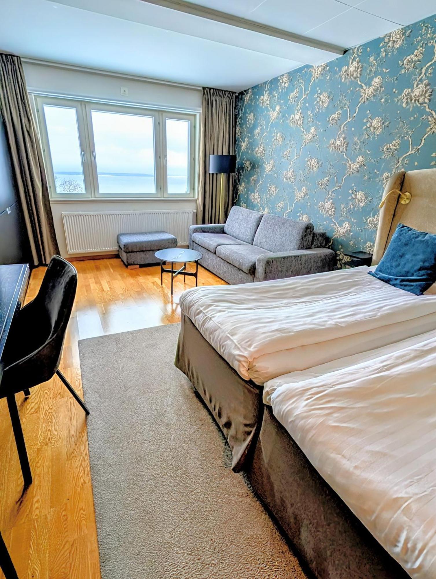 Family Room Lake View Annex