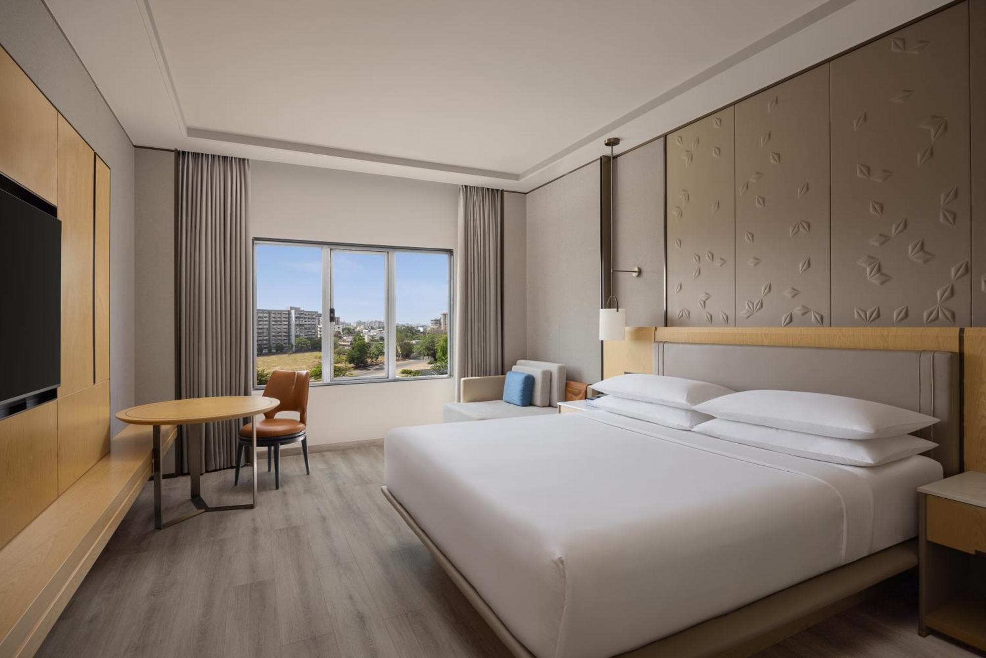 Deluxe Guest room 1 King City view on F&B Laundry till 15th November 2026