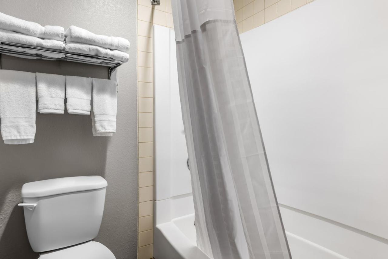 King Suite with Jetted Tub - Non-Smoking