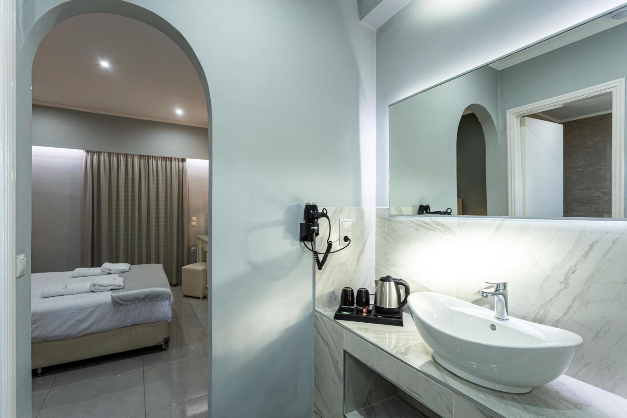 Deluxe Double Room with Balcony and Sea View