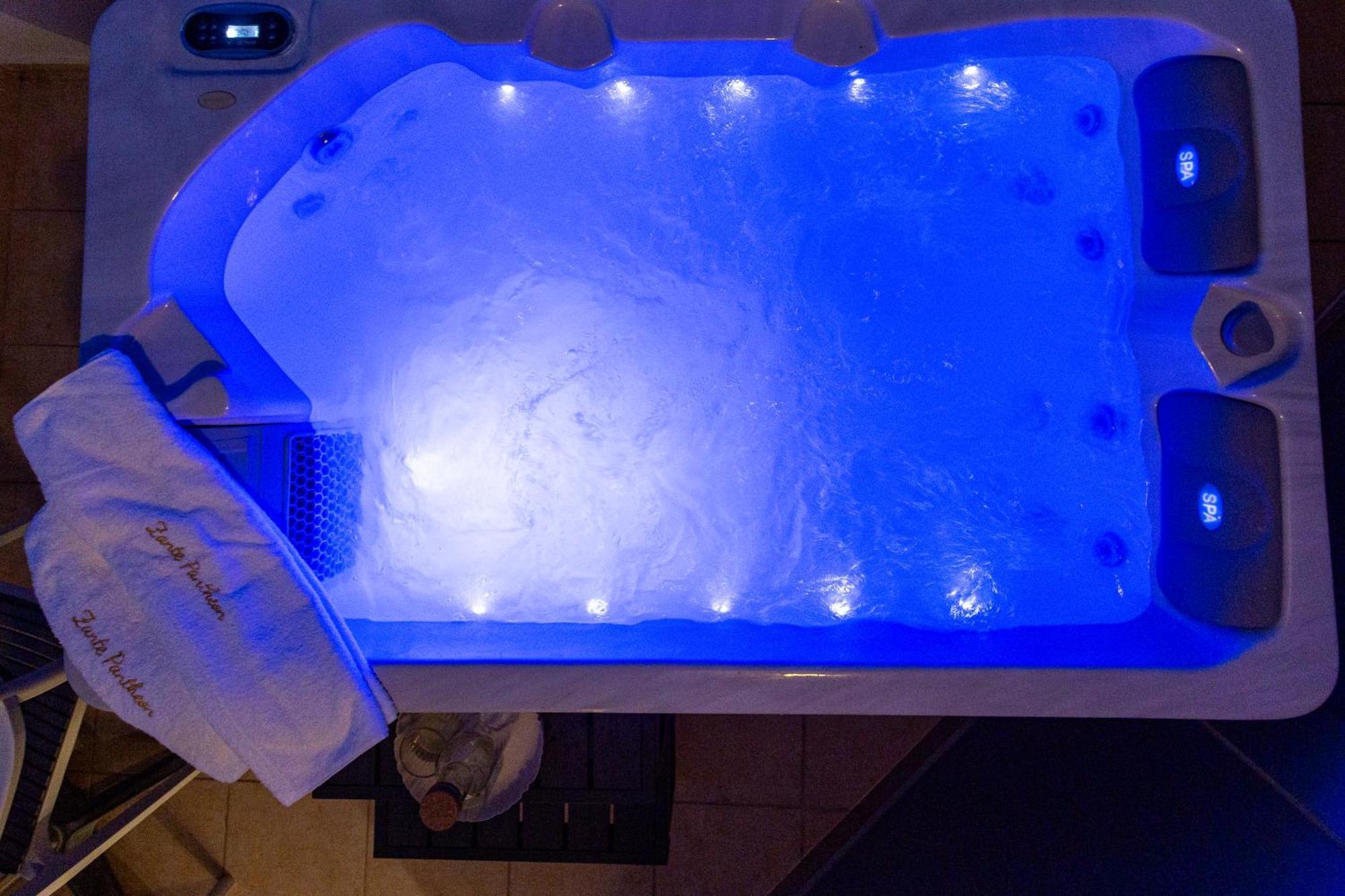 Deluxe Suite with Spa Bath