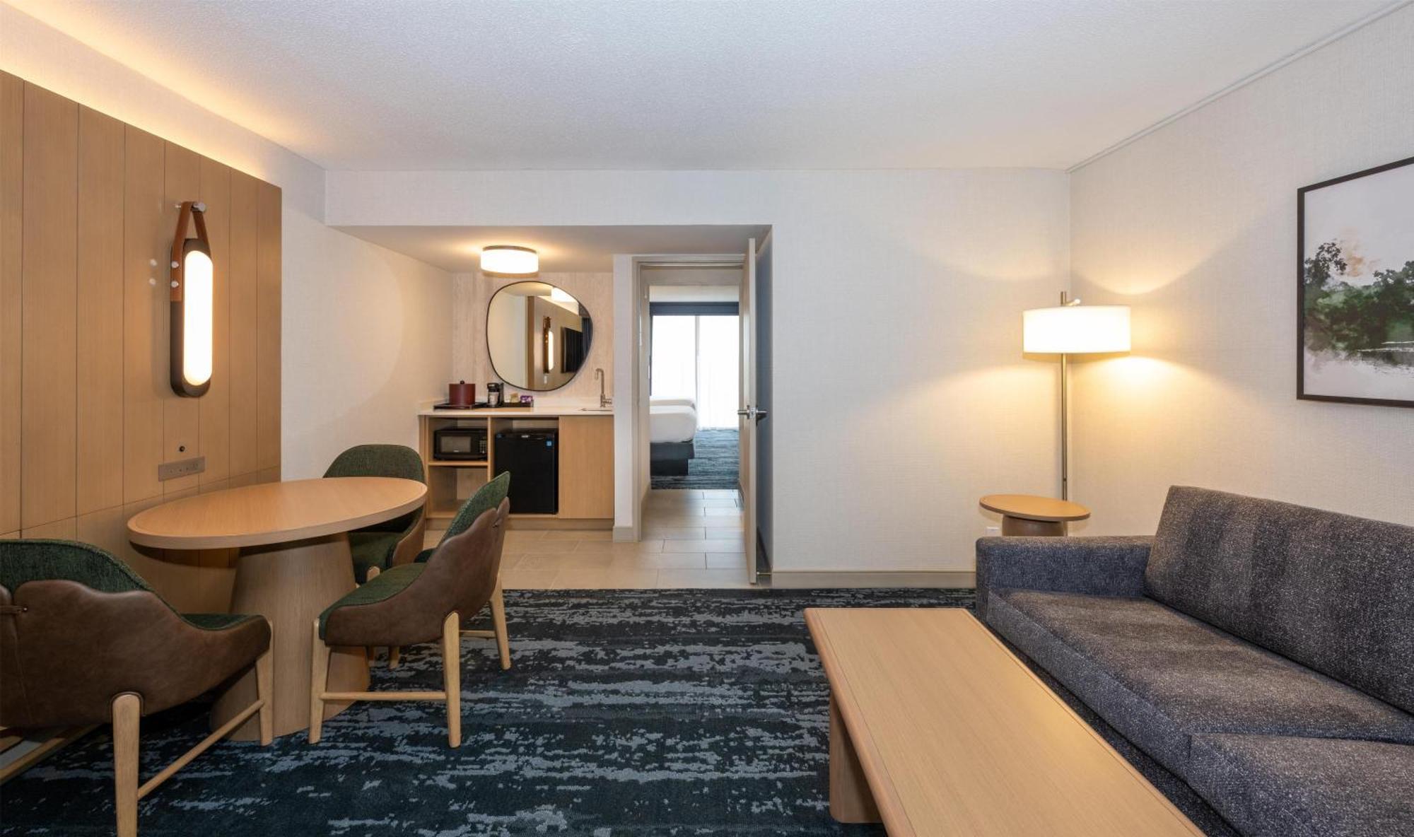Two-Room Queen Suite with Two Queen Beds