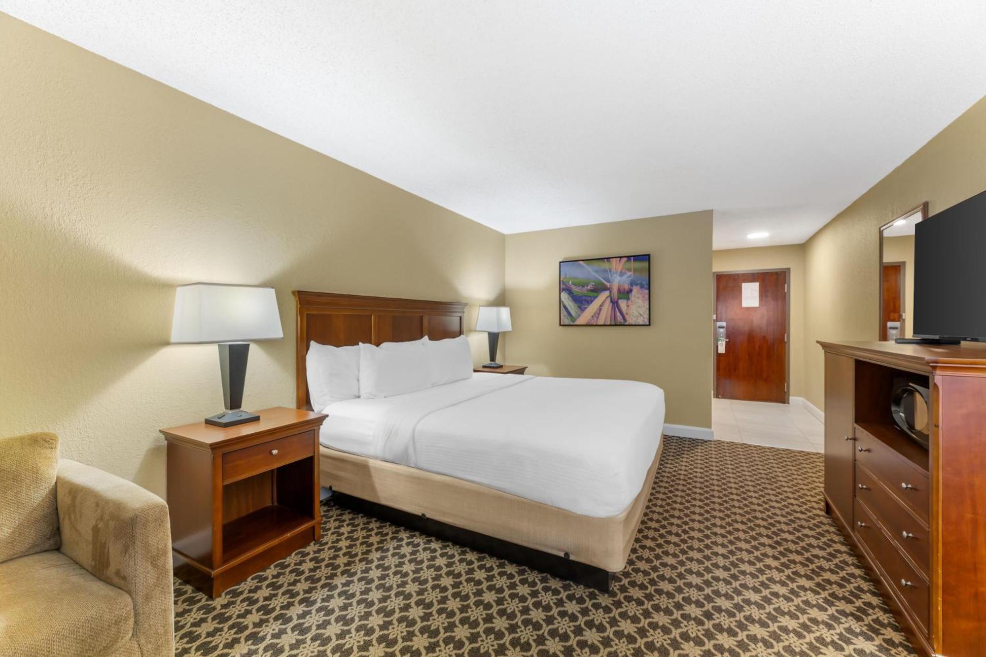 King Room with Sofa Bed - Non Smoking