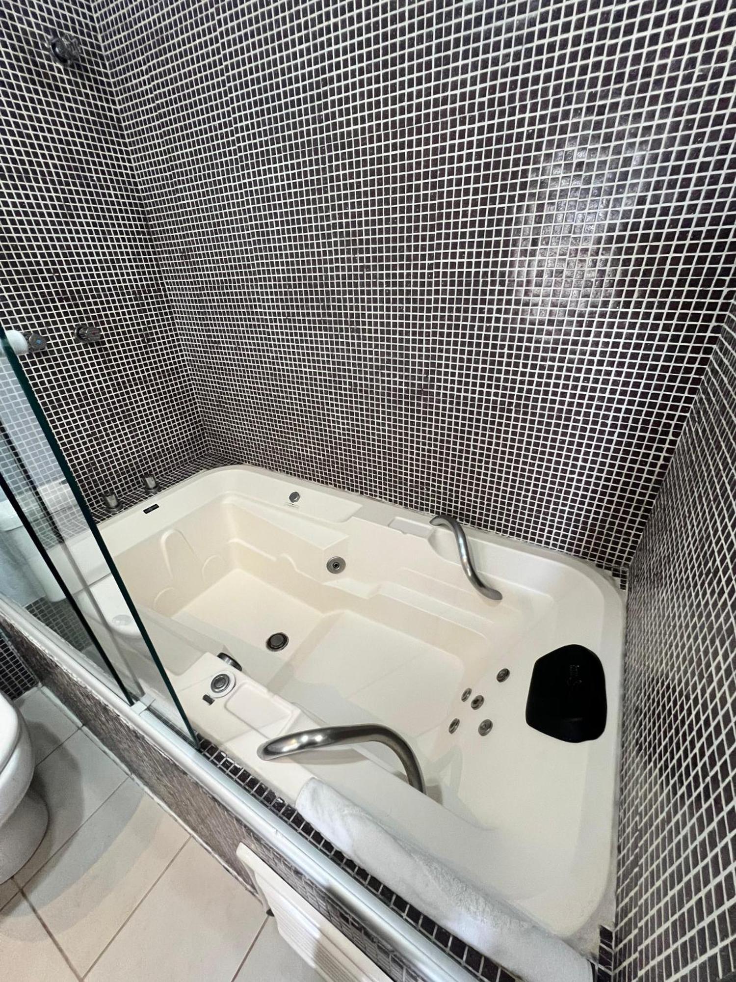 Standard Quadruple Suite