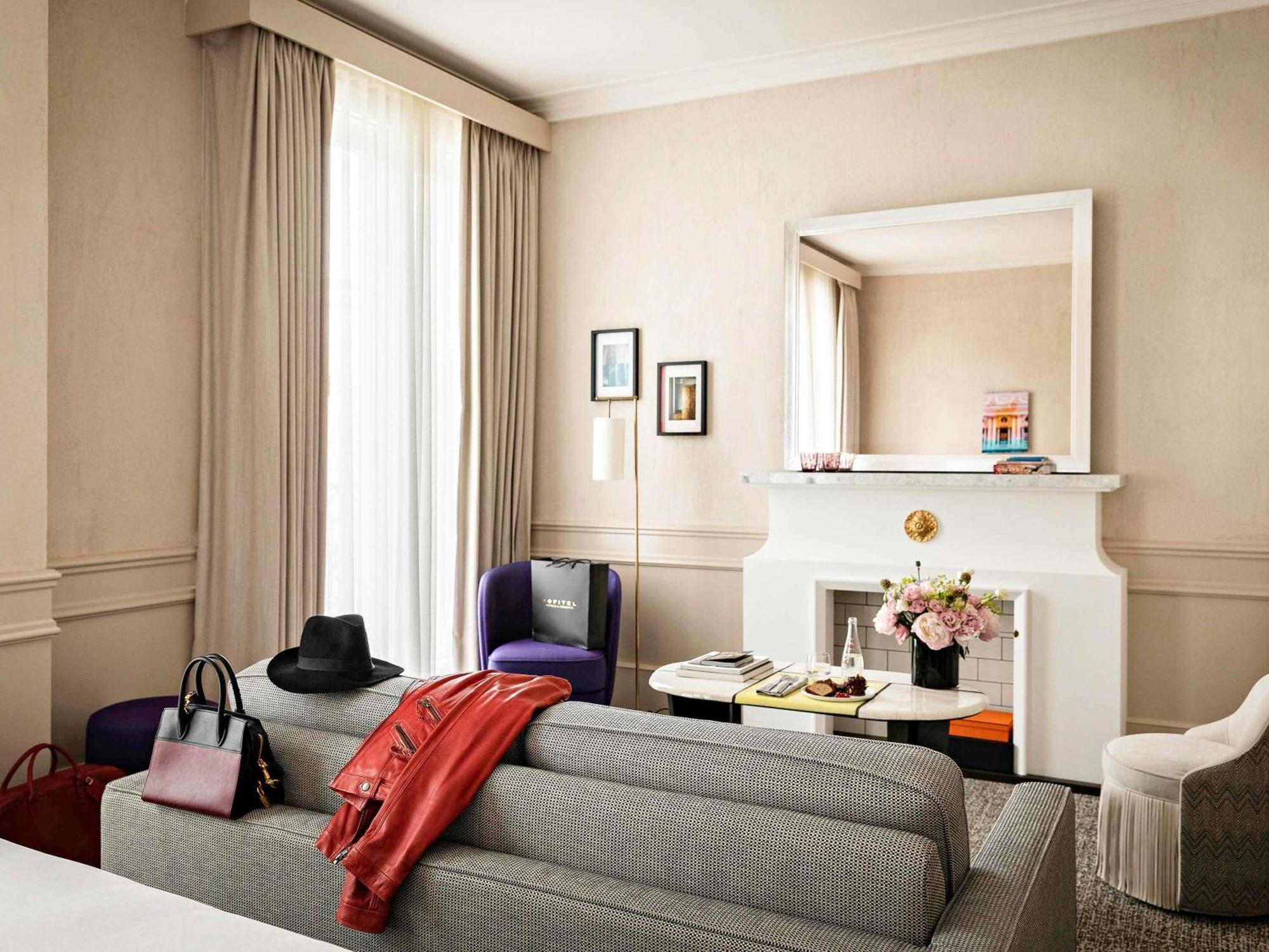 Junior Suite King or Queen Bed Sofa Bed Lounge Area Street View,1771700039:JPEG