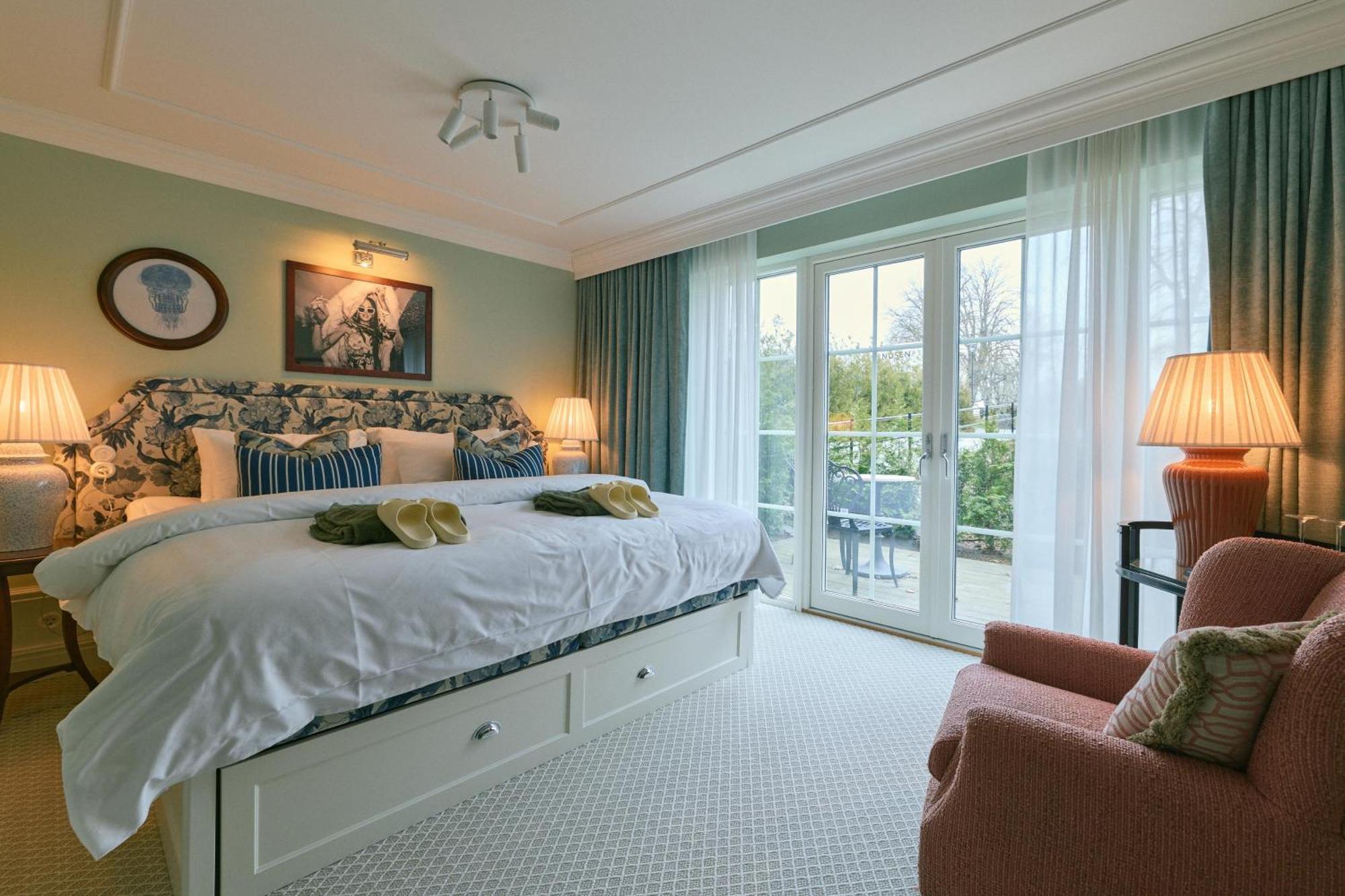 Superior Twin Room Including Pool Club Access