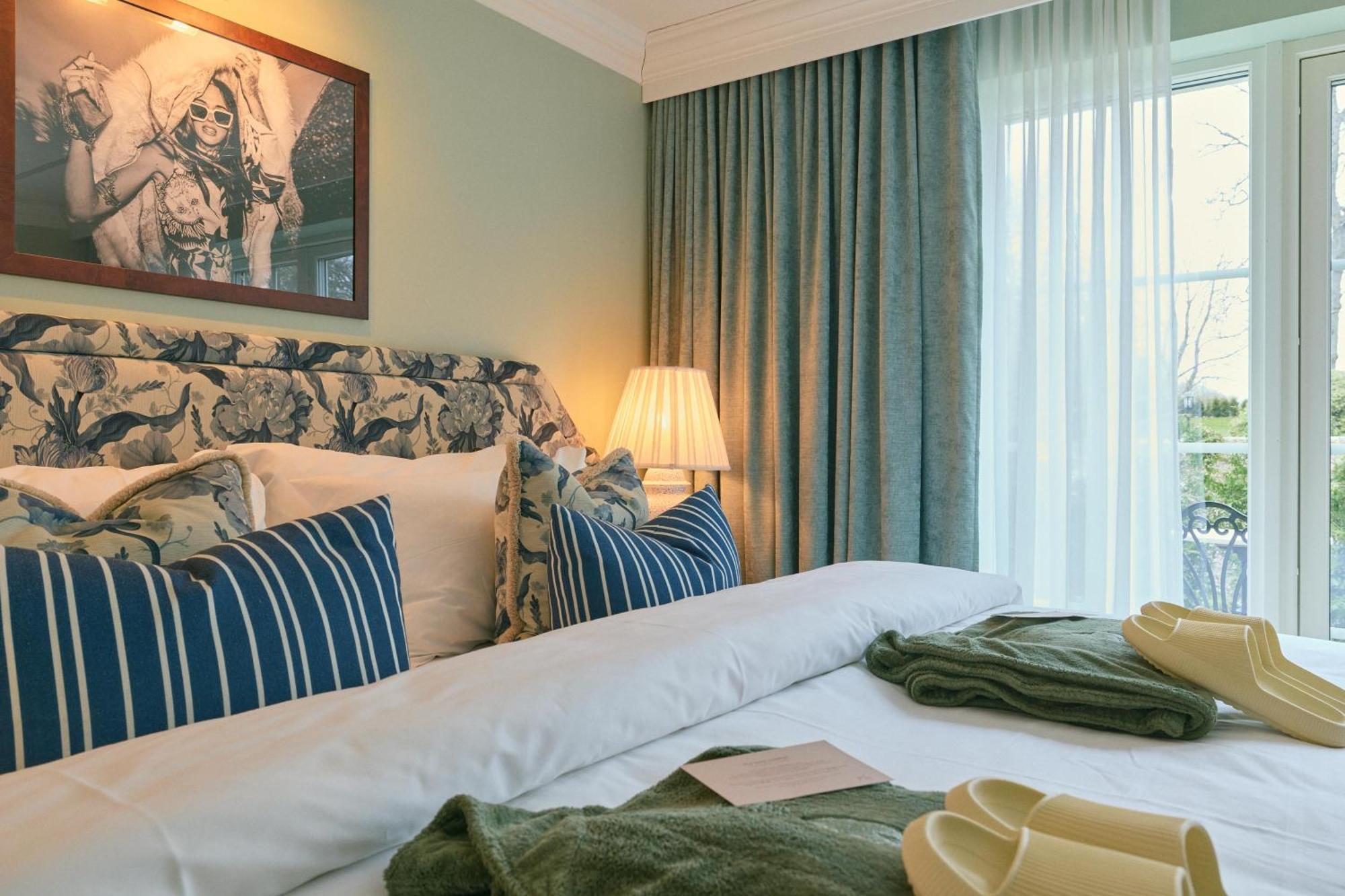 Superior Twin Room Including Pool Club Access