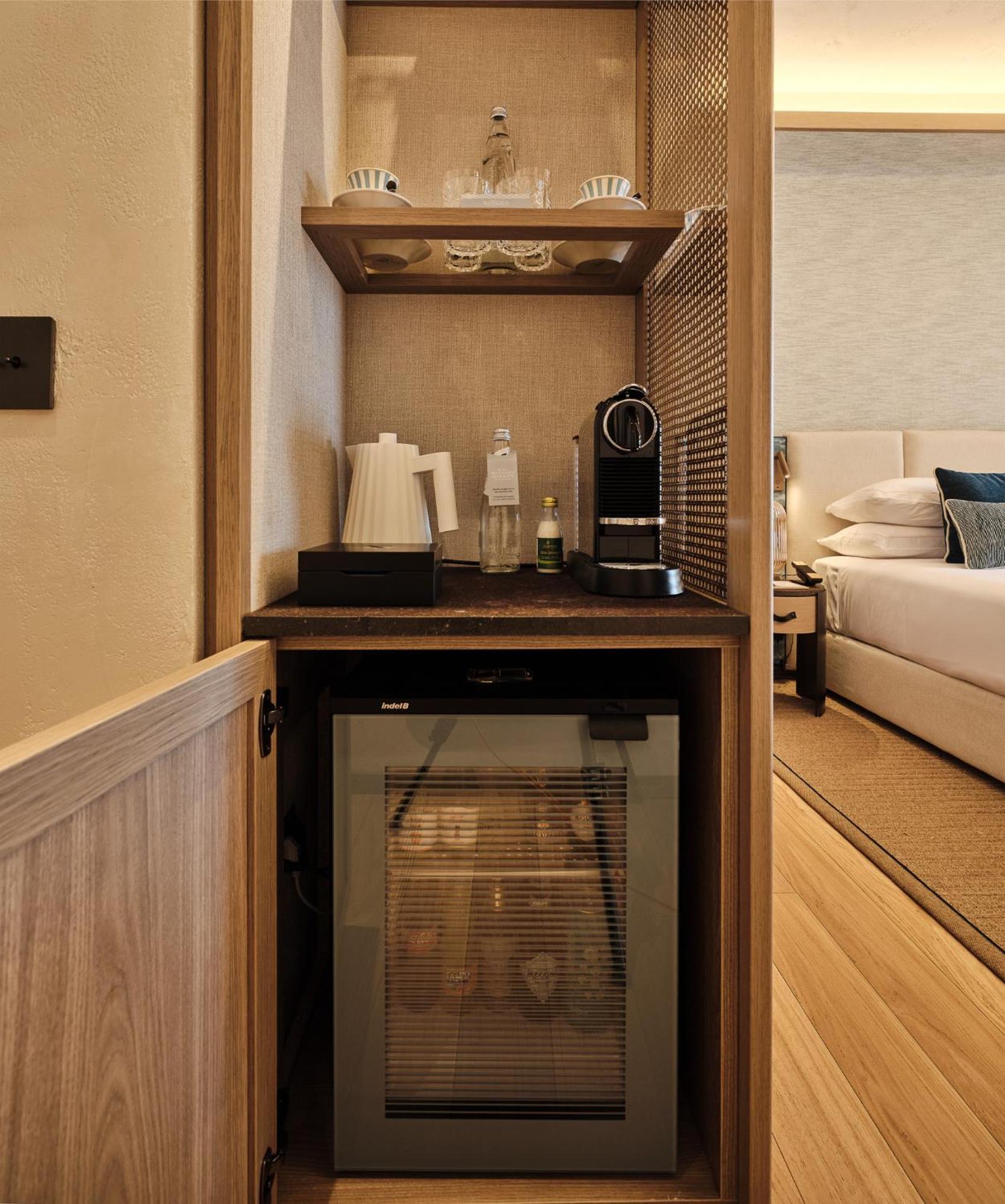Executive Suite,1771740681:JPEG