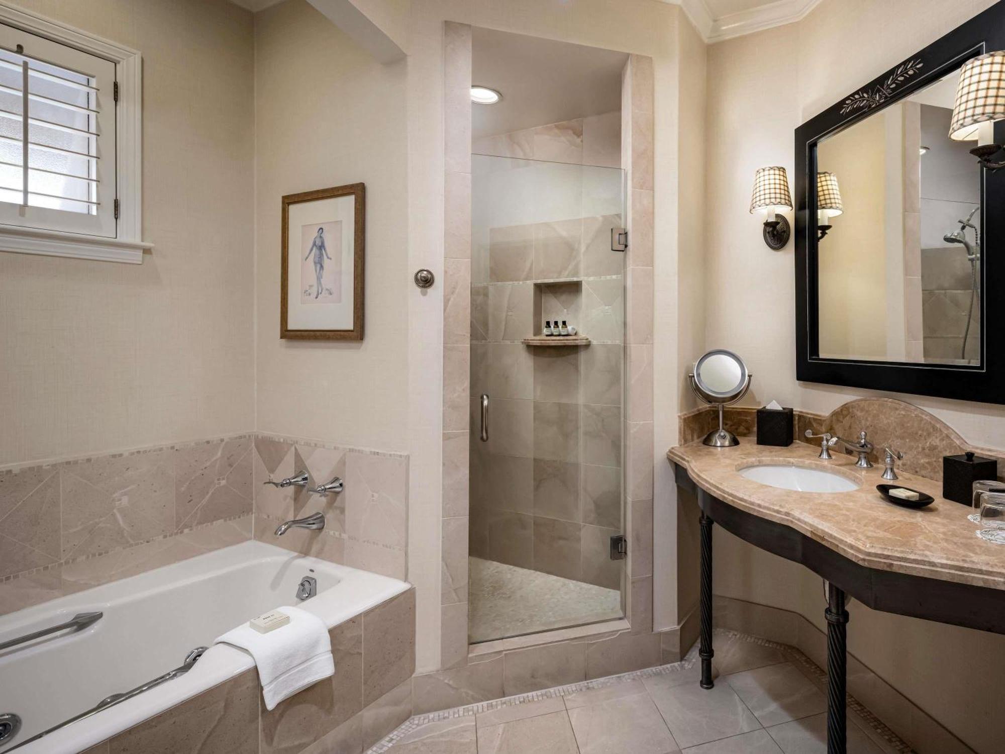 One-Bedroom King Suite with Bath Tub and Sofa Bed - Fireplace/Patio/Balcony/Garden View