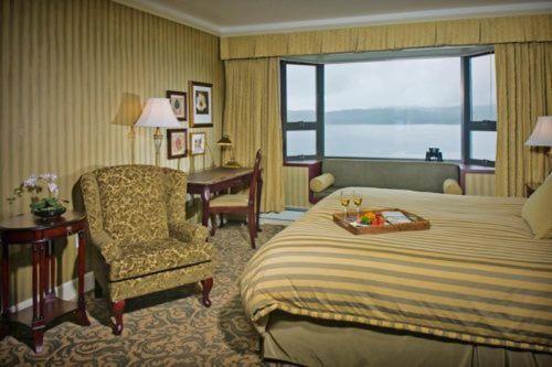 Deluxe Suite with Sea View