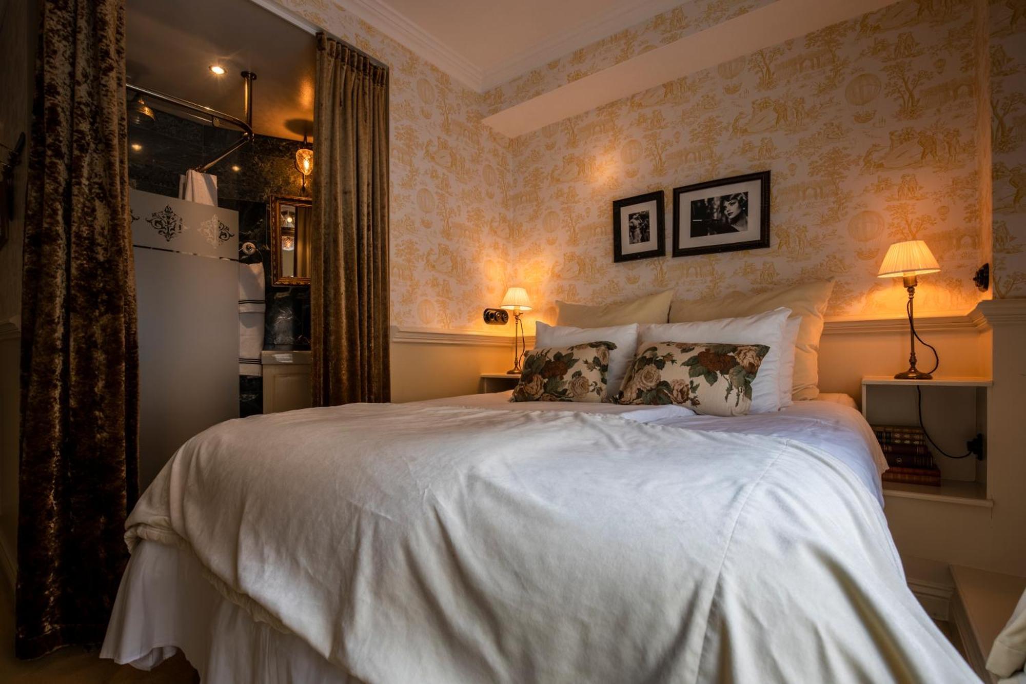 Petite Double Room