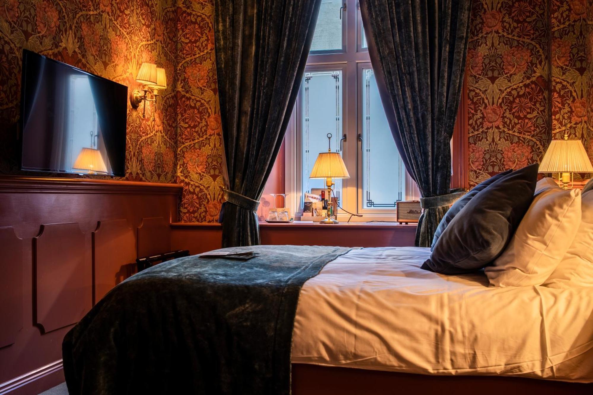 Petite Double Room