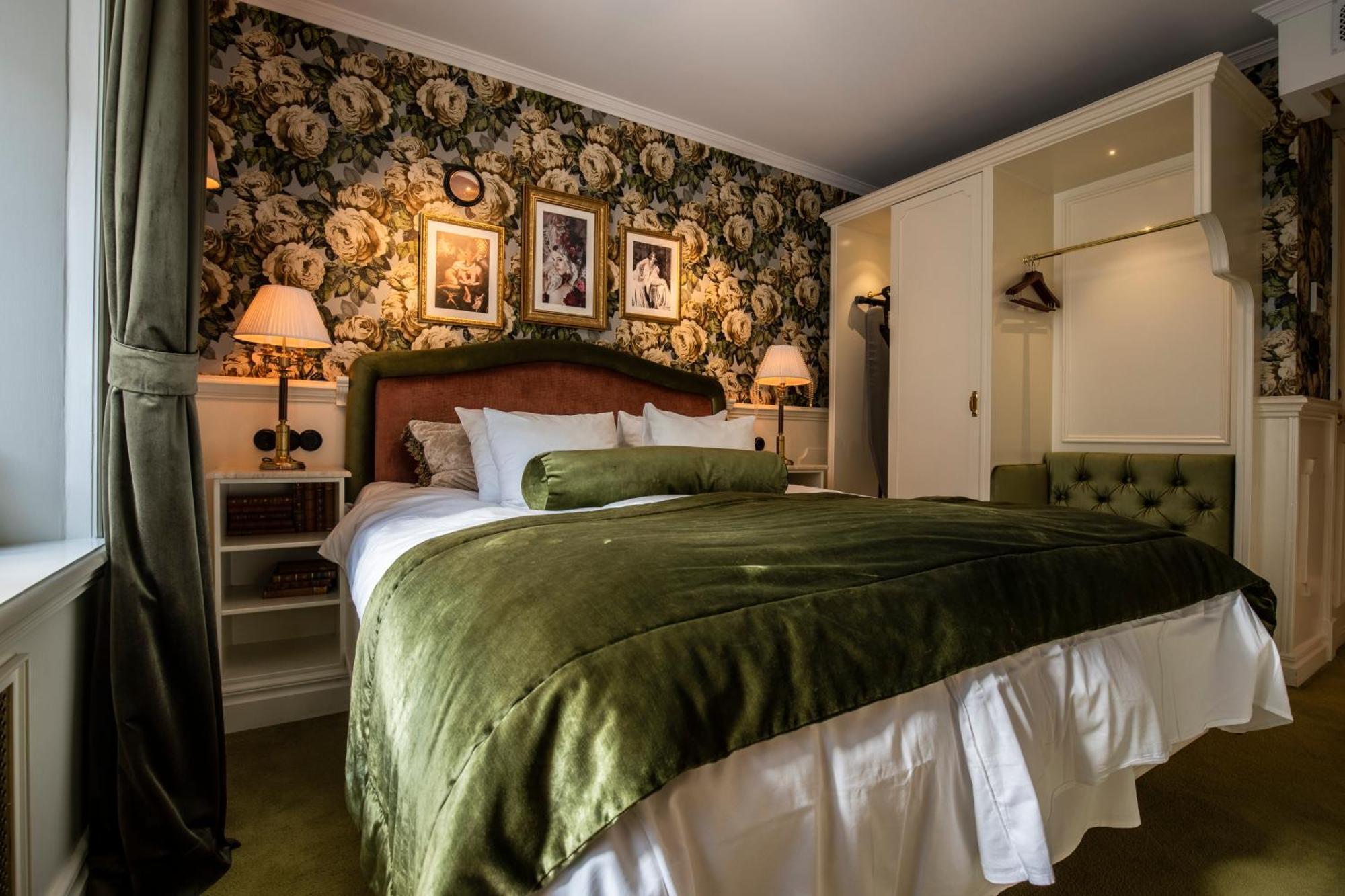 Petite Plus Double Room