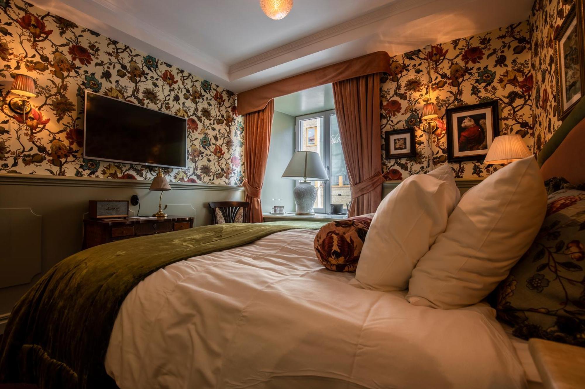 Petite Plus Double Room