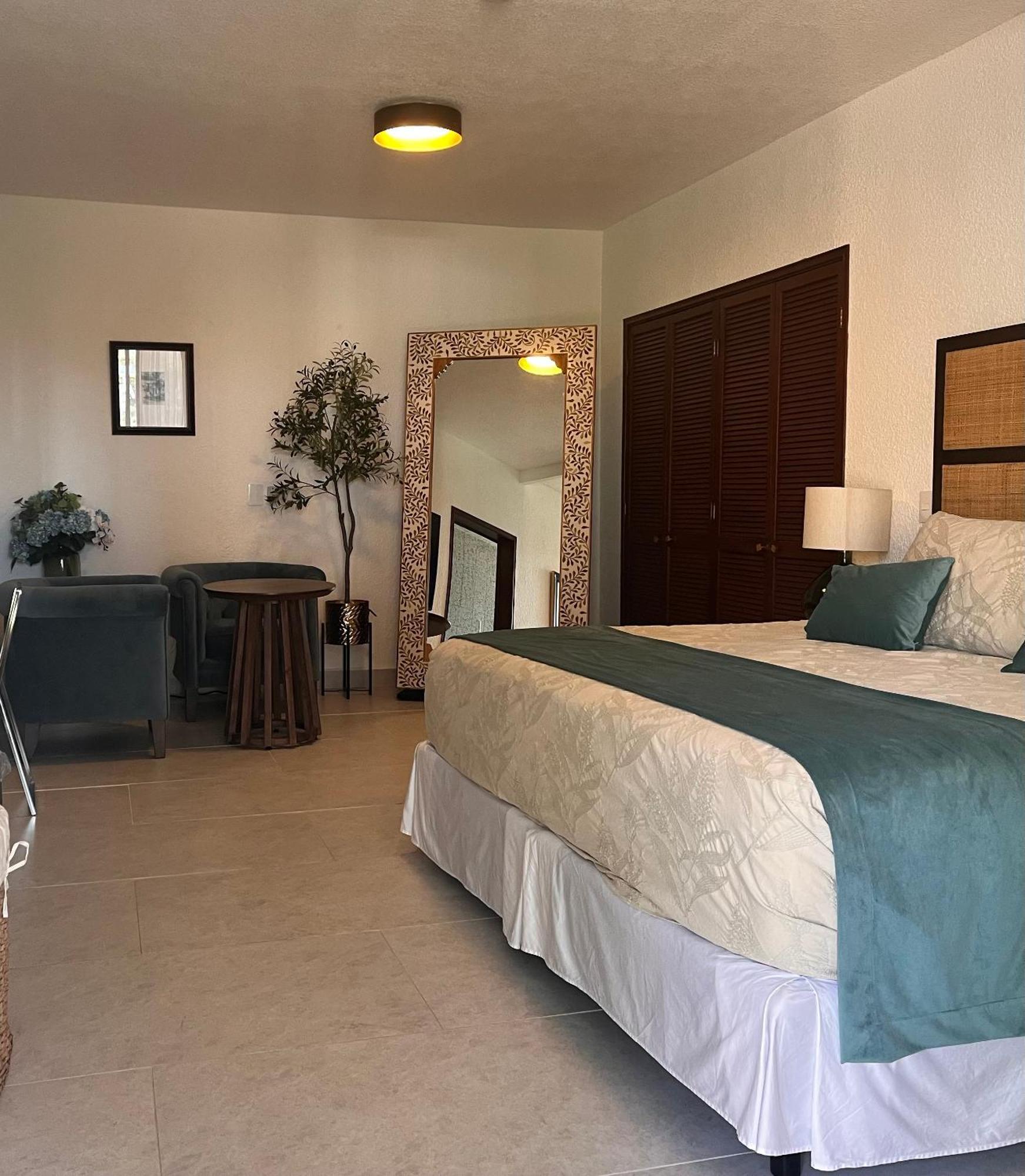 Deluxe King Suite