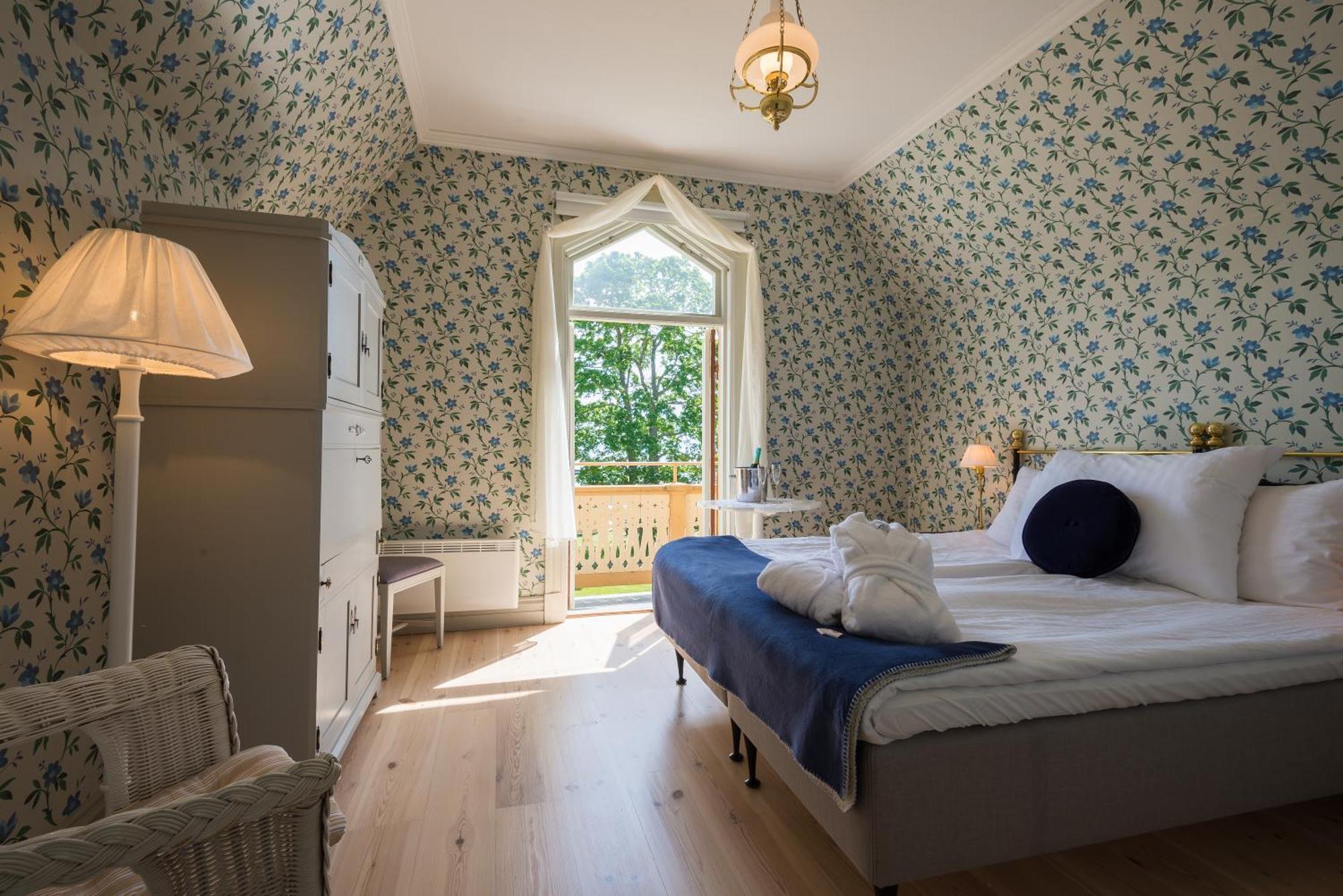 Twin Room Lake View Villa Viktoria