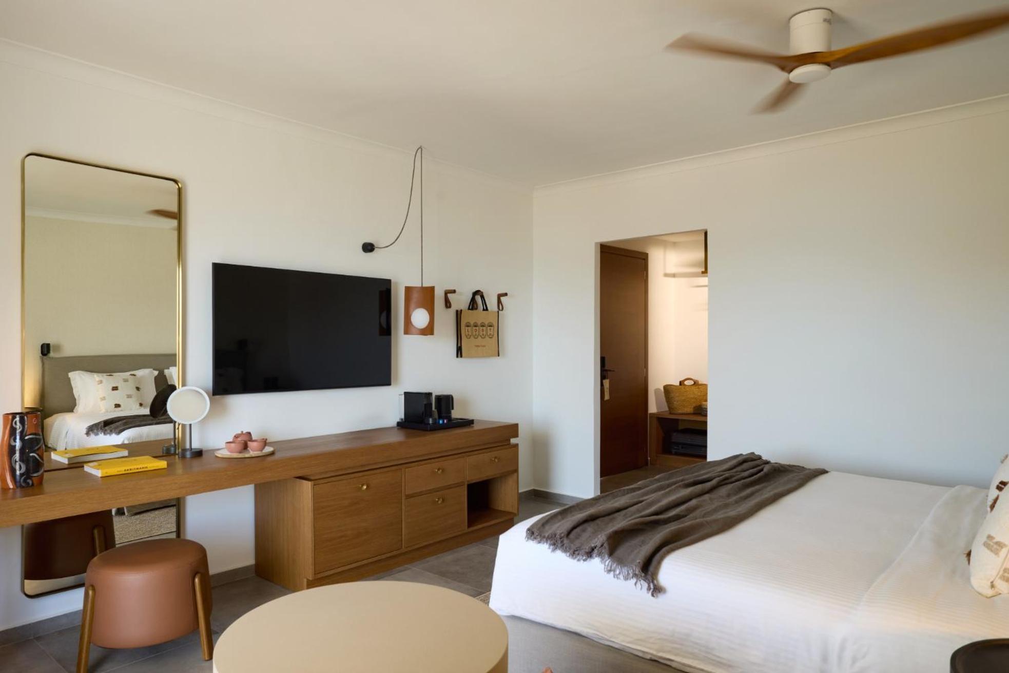 Horizon Milos Room