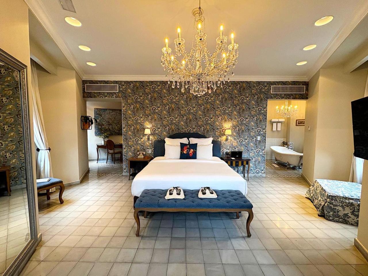 Corner Suite