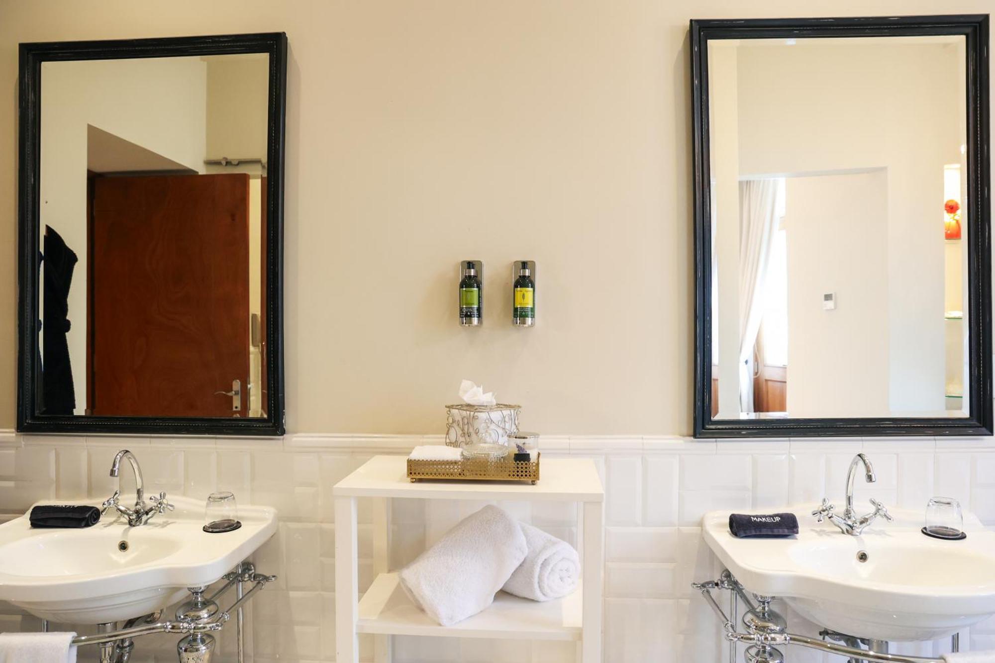 Corner Suite