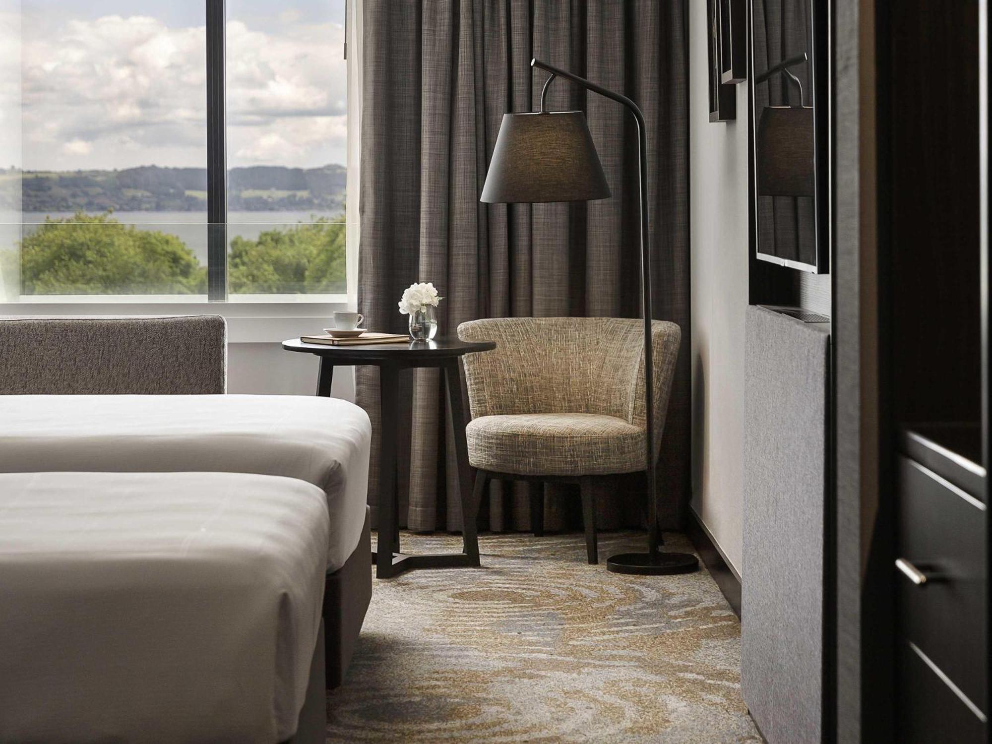 Superior Queen Room Lake View