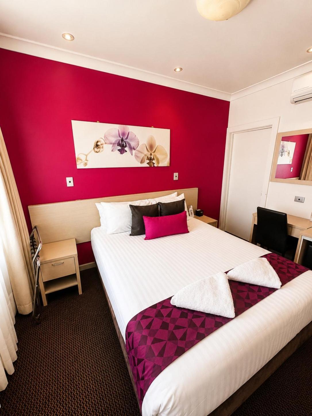 Standard Queen Room