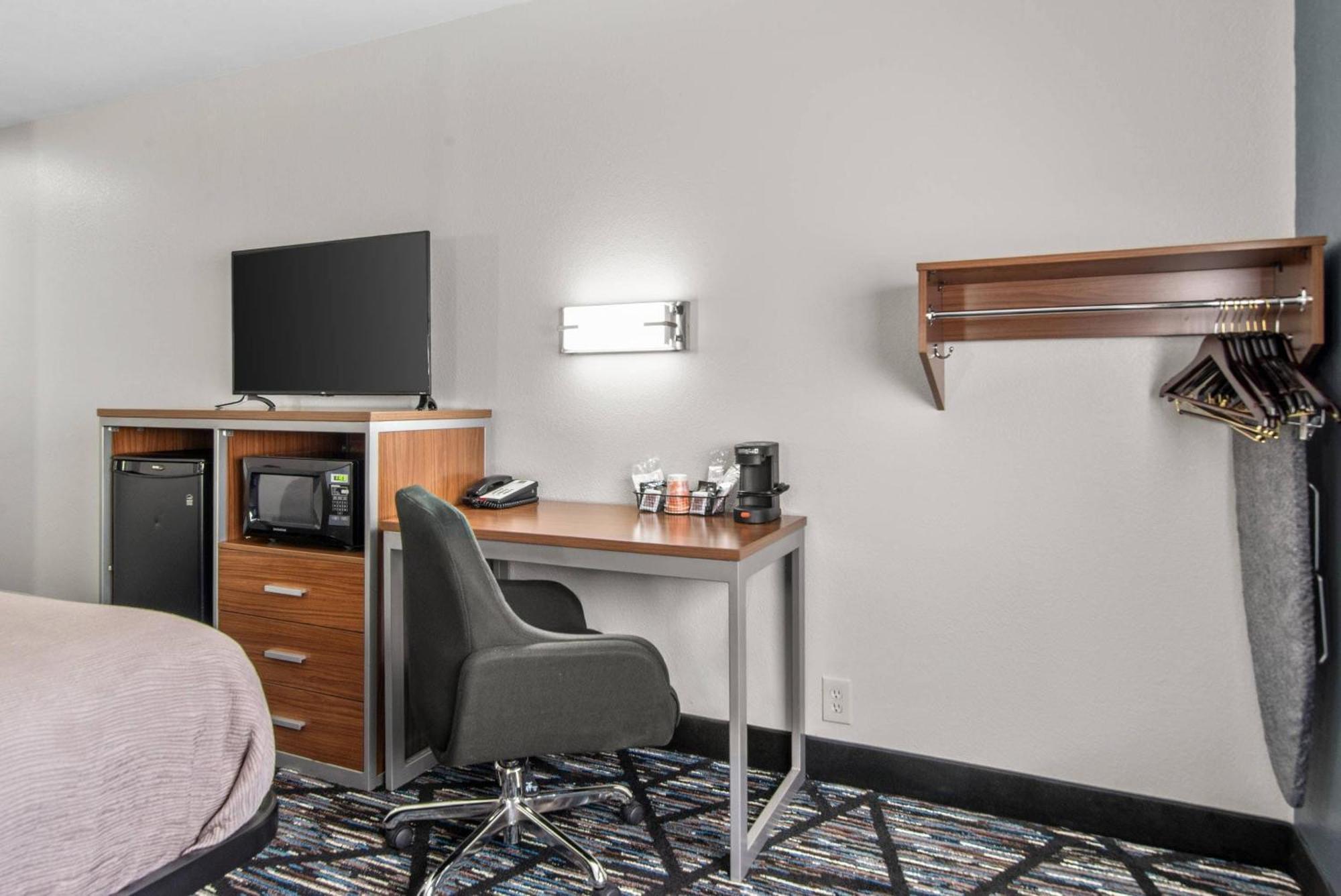 King Room - Accessible/Non-Smoking