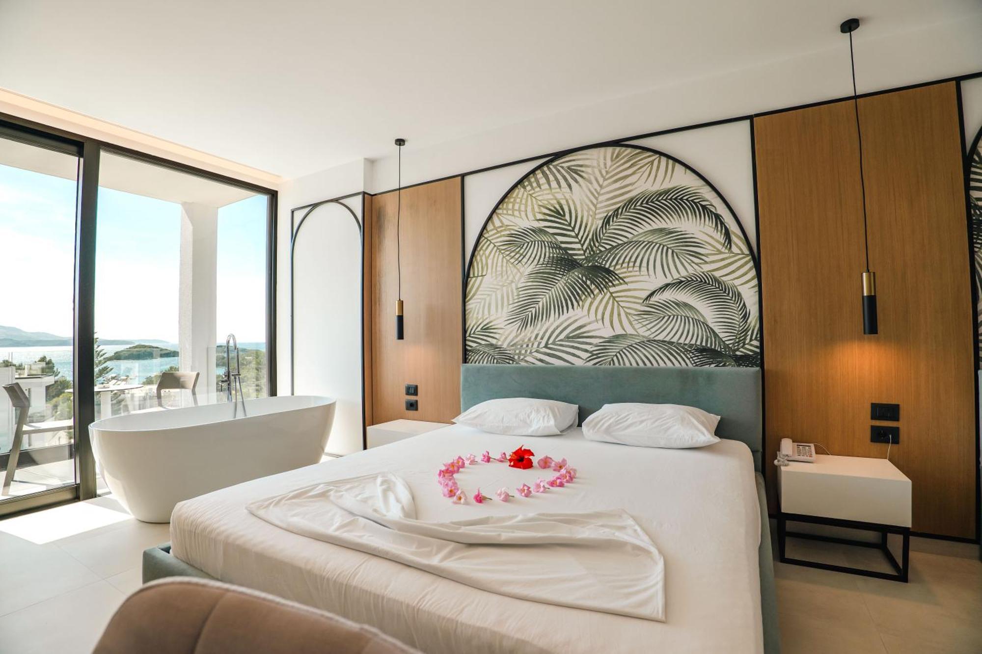 Superior Sea View Triple Room Bathtub,1773562286:JPEG