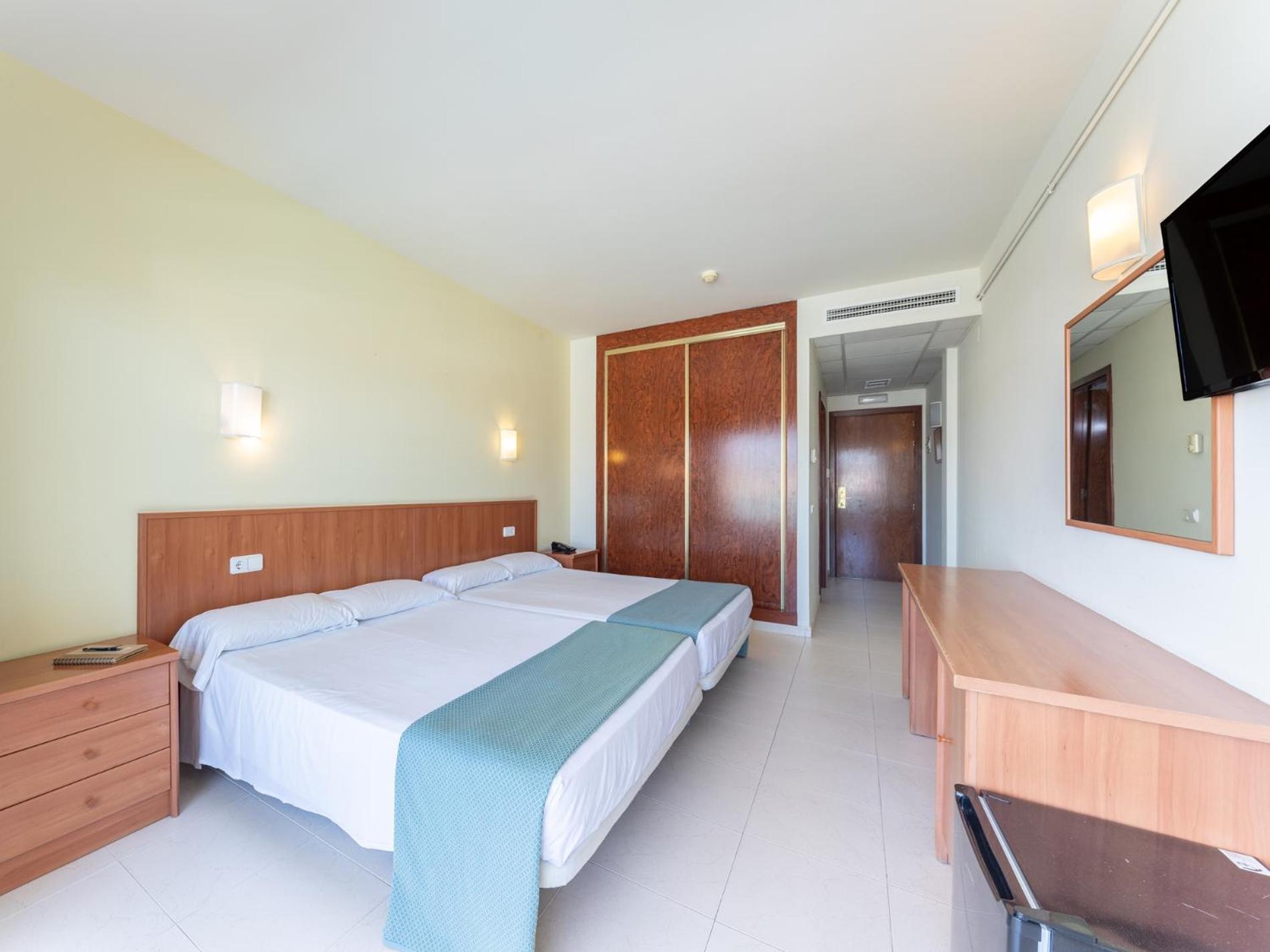 Quadruple Room (2 Adults + 2 Children)