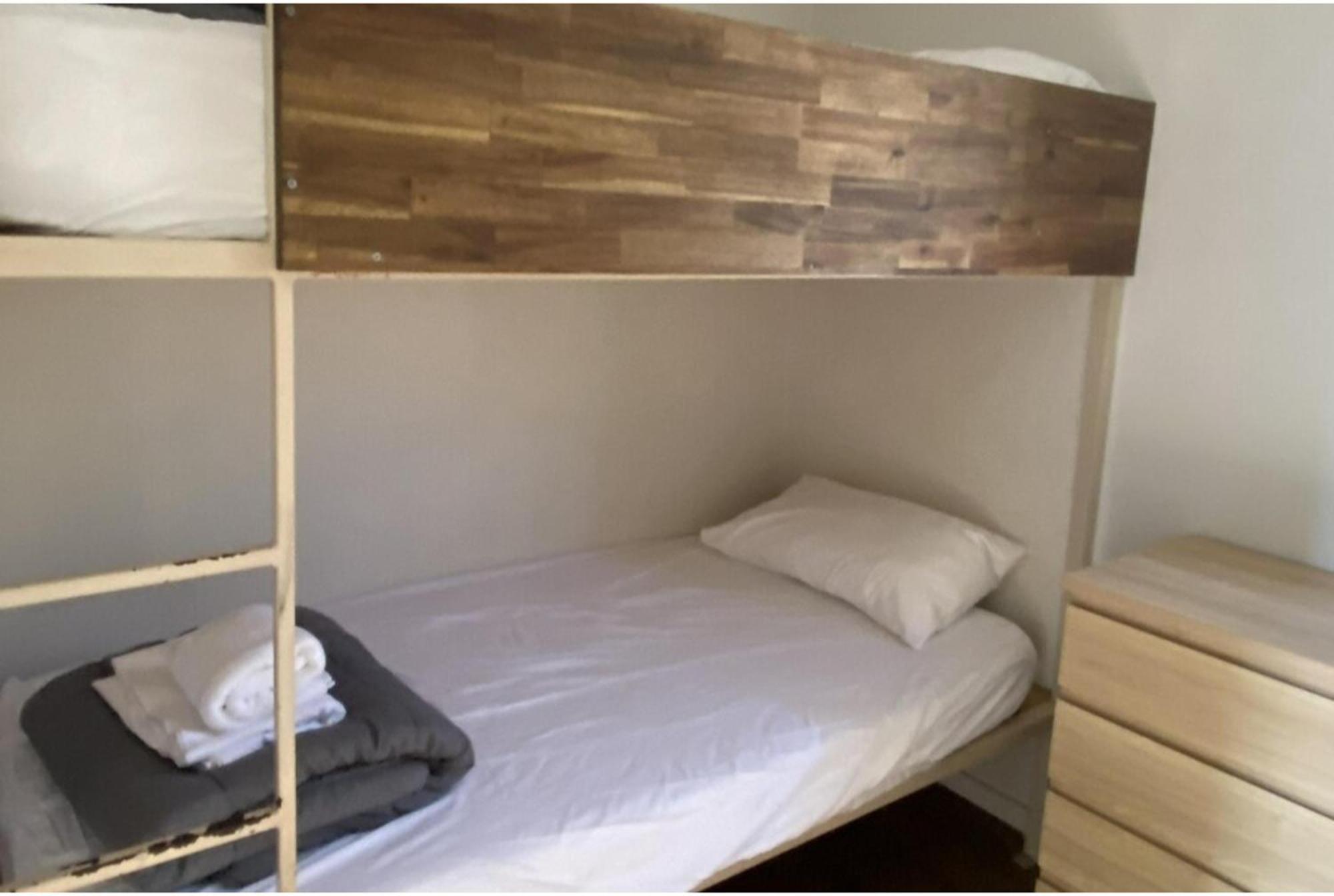 Deluxe 3 Bedroom Waterfront Cabin