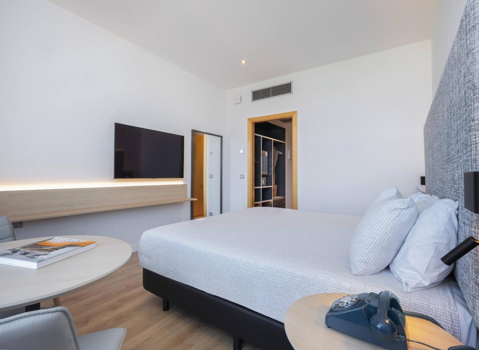 The Studio King Bed,1774429625:JPEG