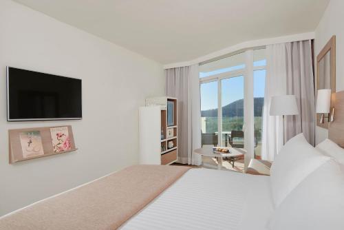 Melia Room Communicated