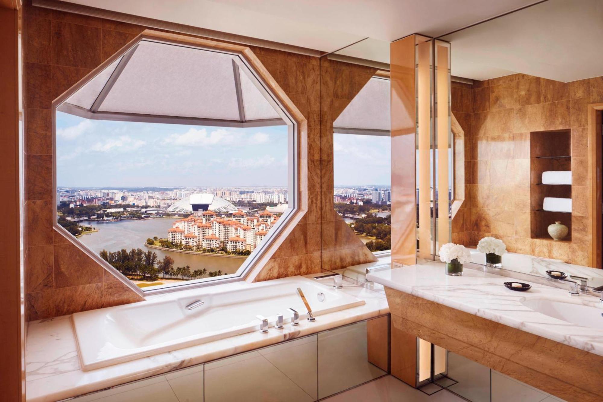 Deluxe Kallang, 1 King Bed, Kallang Precinct View