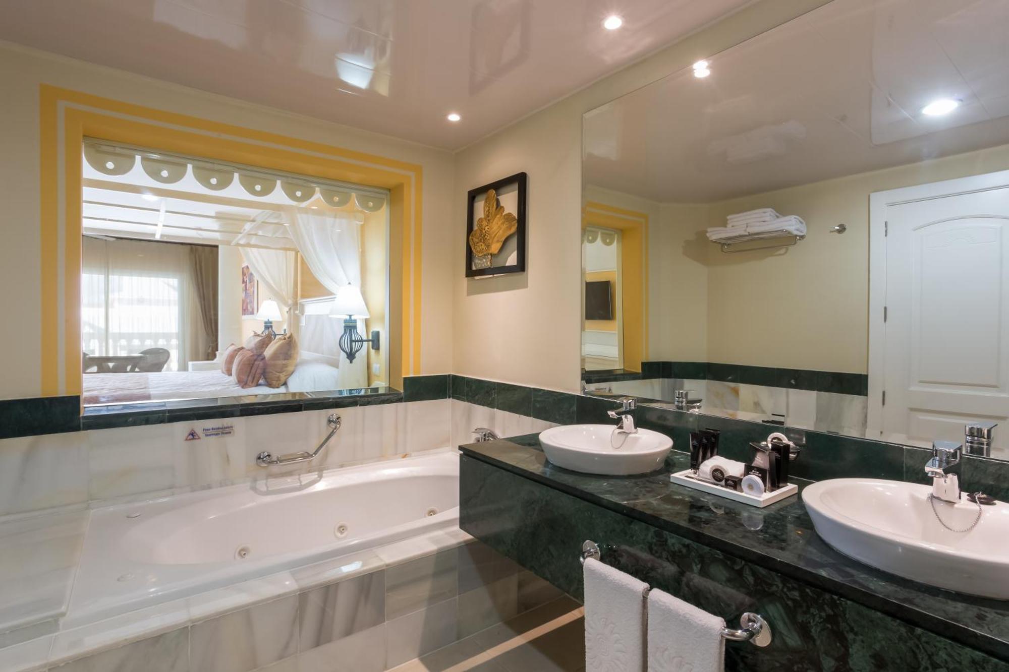 1 King Bed Junior Suite DBL