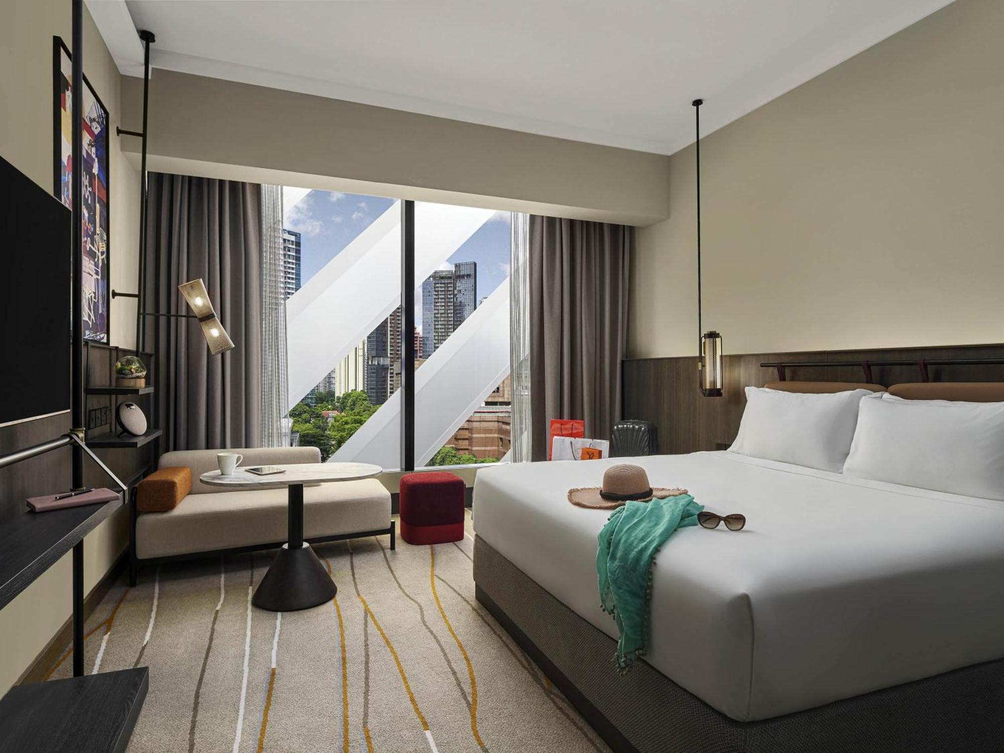 Deluxe Premier Room 1 King Bed High Floor Orchard Paragon View,1774919682:JPEG