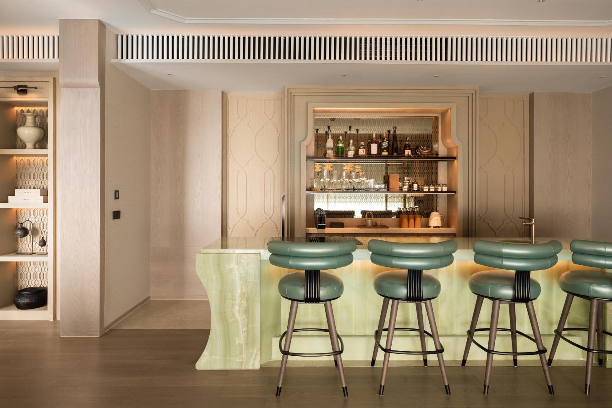 Rattanakosin Suite 1 King, High Floor, Park View