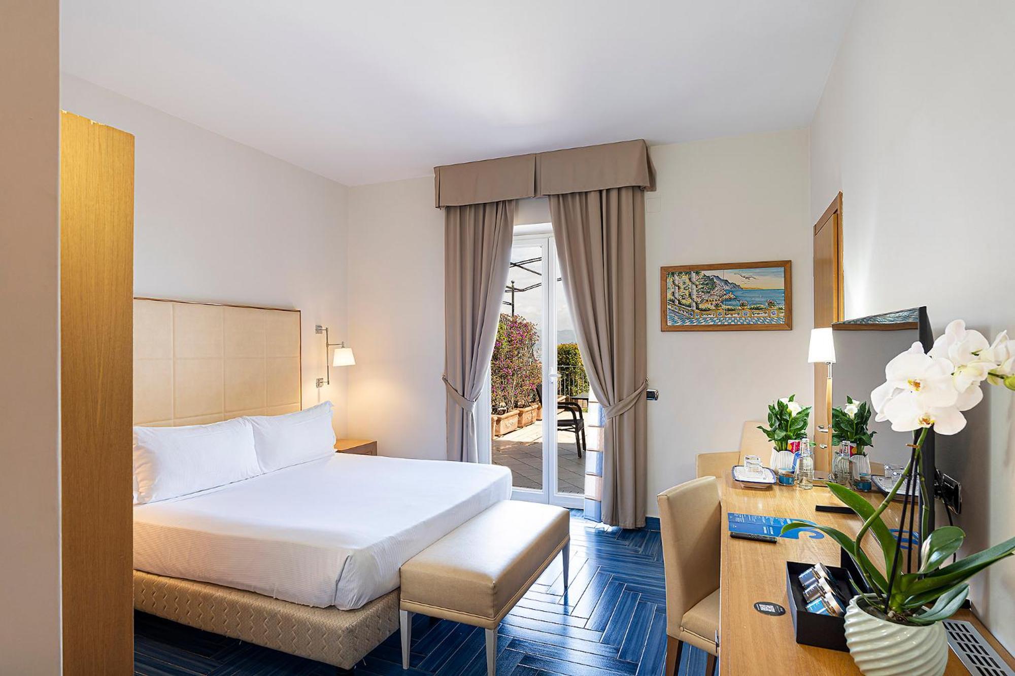 Deluxe Double Room with Sea View and Terrace