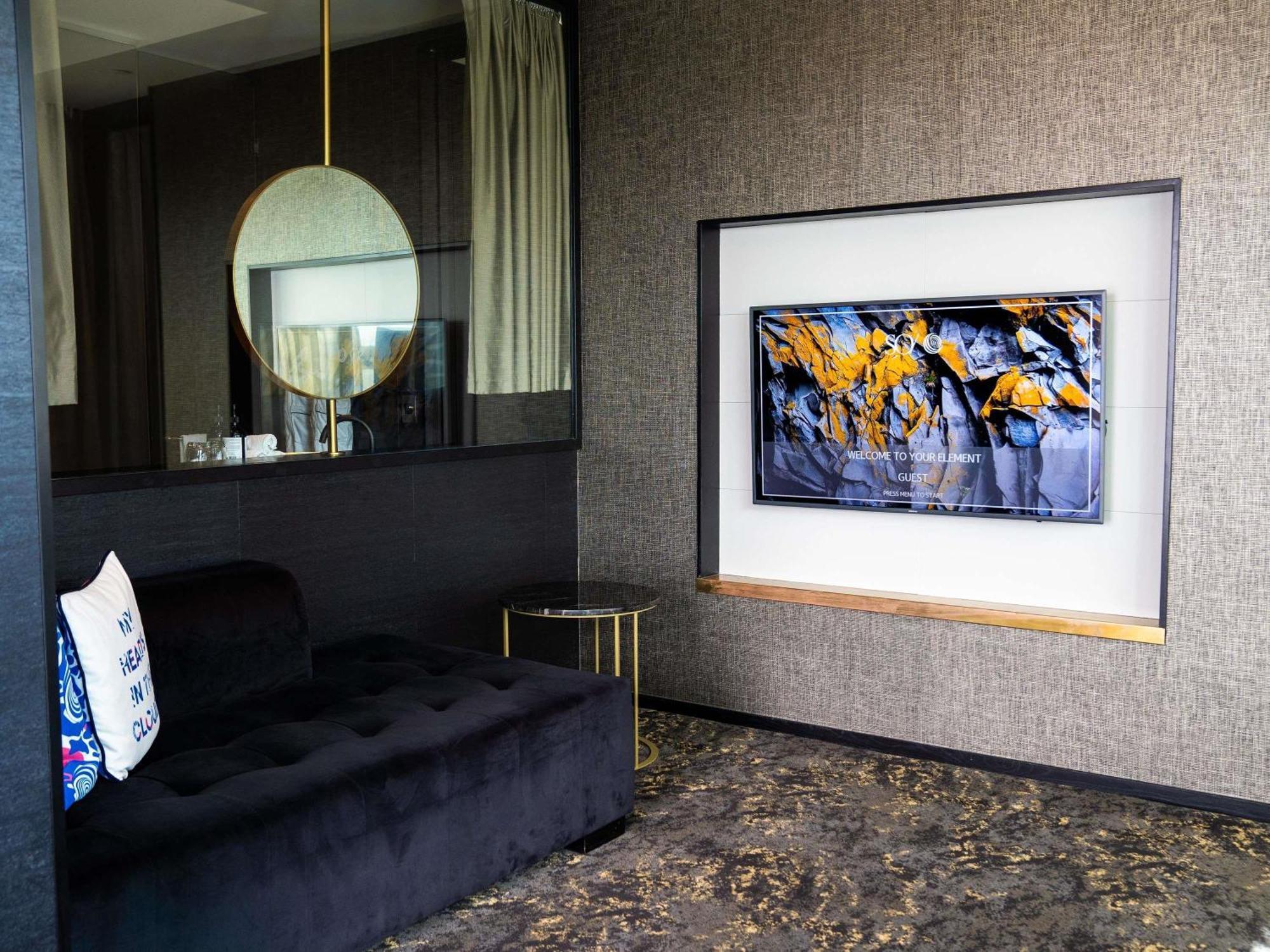 Atelier King Suite Club Signature Access